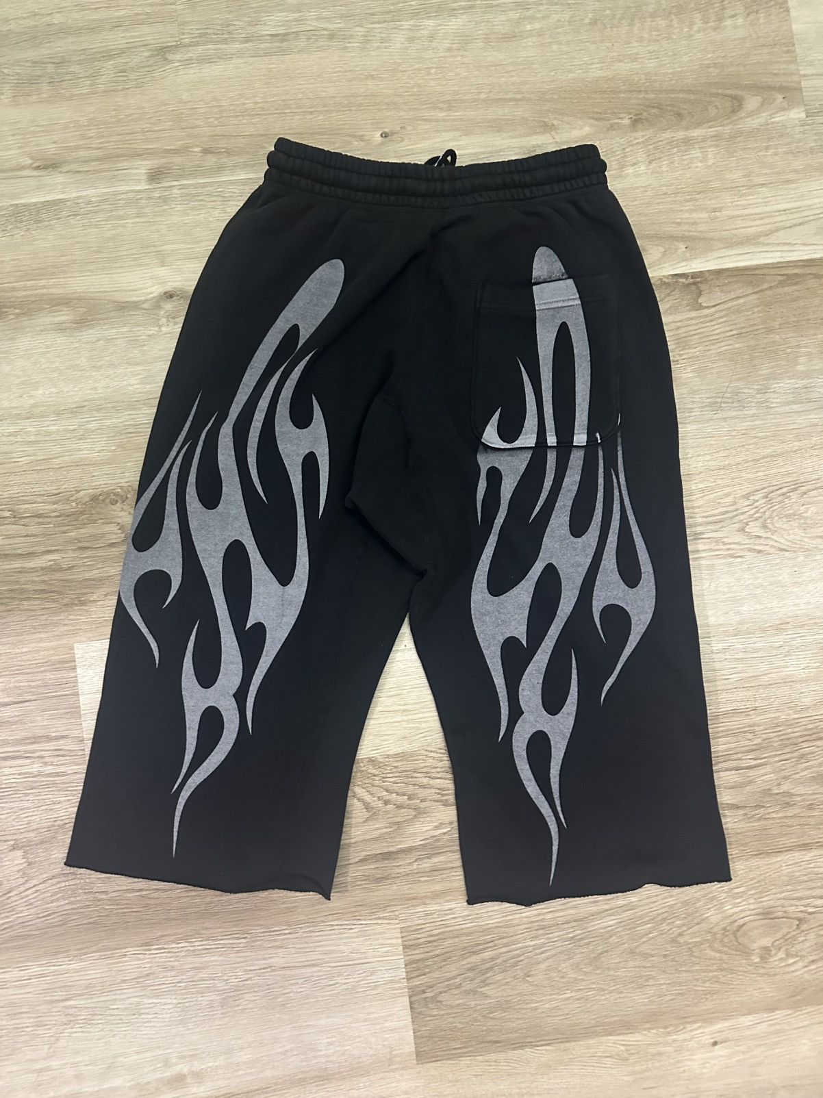 HELLSTAR Hellstar Tribal Flame 3/4 Short (M) Size US 32 / EU 48 - 2 Thumbnail