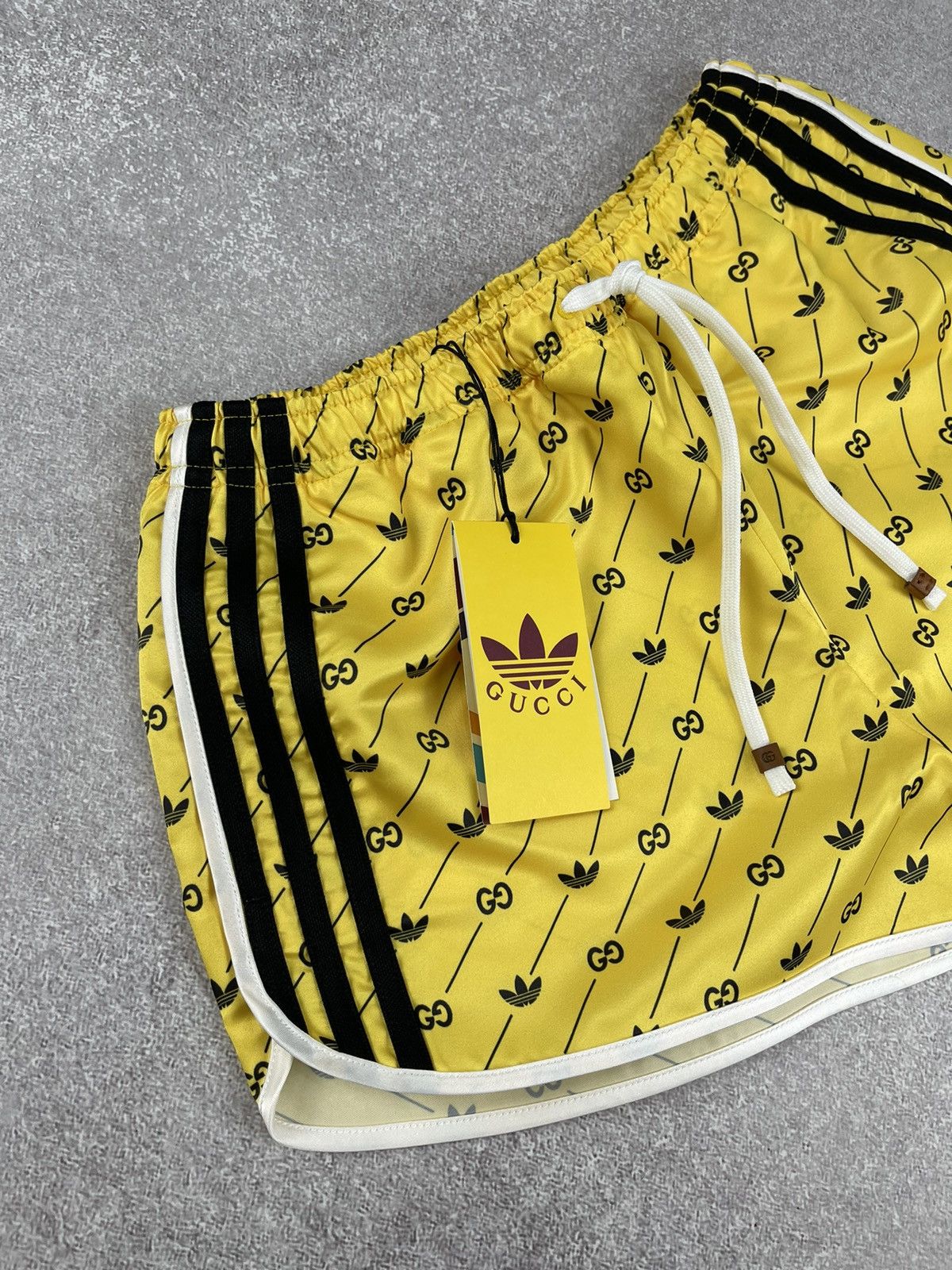 Adidas × Gucci Gucci x Adidas GG Full Logo Yellow/Black Shorts Size M Size 27" / US 4 / IT 40 - 3 Thumbnail