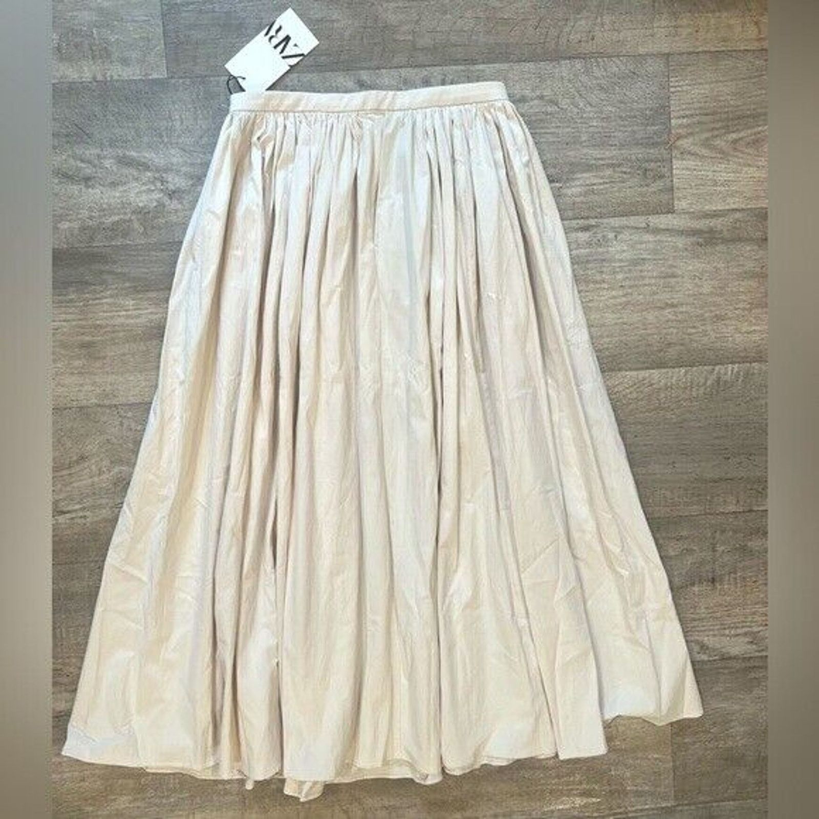 Zara ZARA BLOGGER FAVE!!! women's Ecru Voluminous Skirt NWT Size 30" / US 8 / IT 44 - 24 Thumbnail