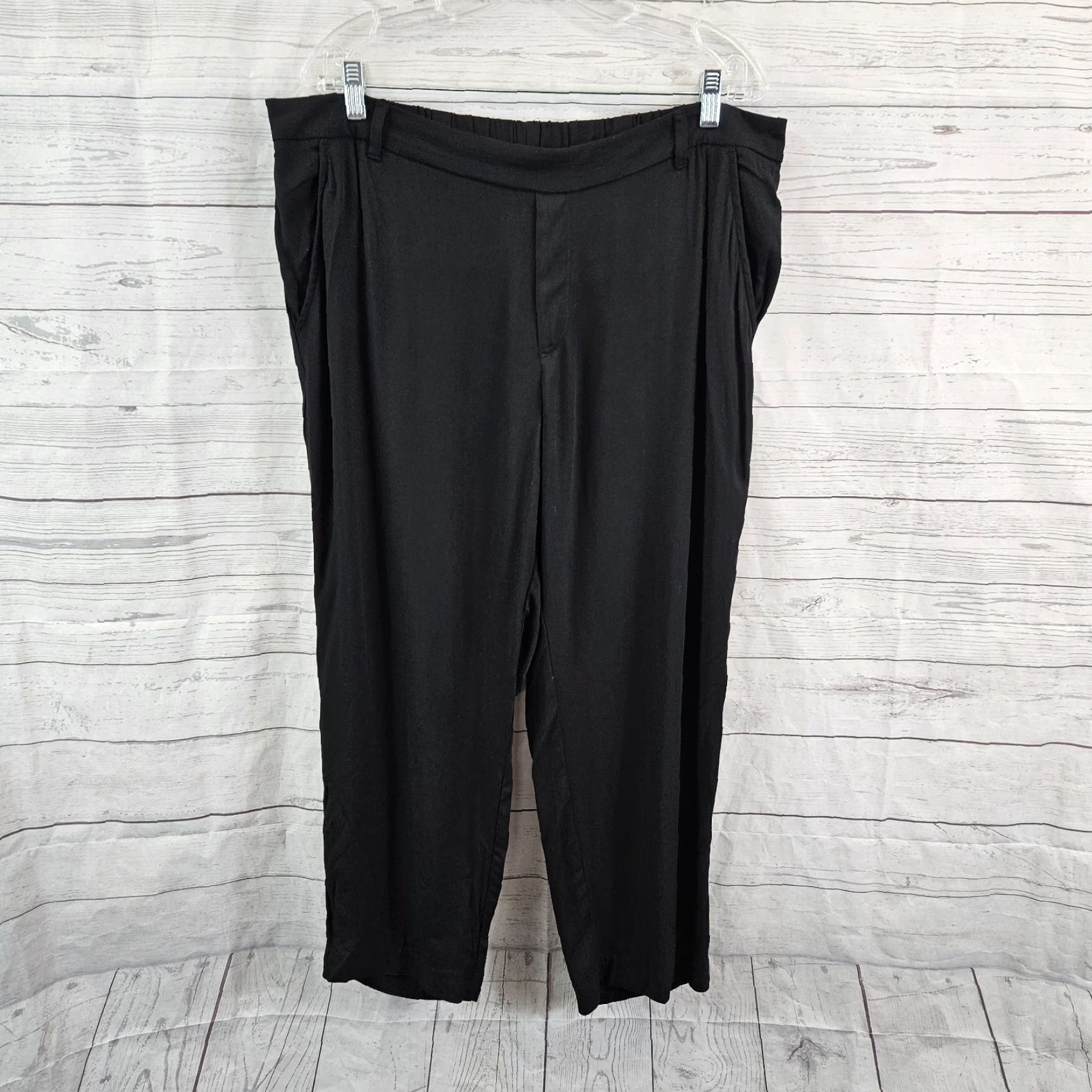 Old Navy Old Navy Womens Cropped Pants Sz 16 Black Pull On High Rise Rayon Pants Womens 16 Black Cropped Pull On Rayon Size 38" / US 16 / IT 52 - 2 Thumbnail