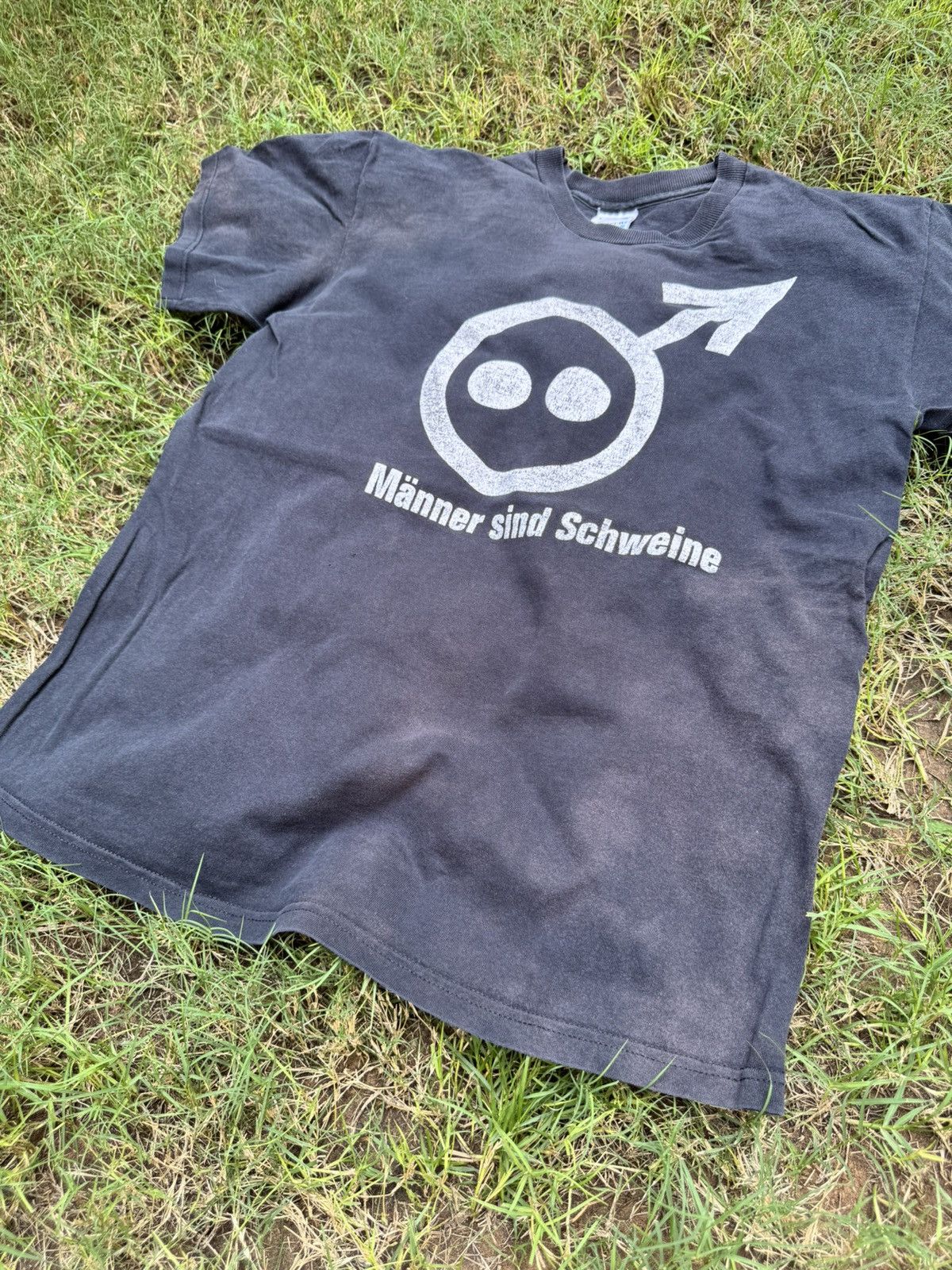 Vintage Vintage Männer sind Schweine T-shirt 90s Size US L / EU 52-54 / 3 - 4 Thumbnail