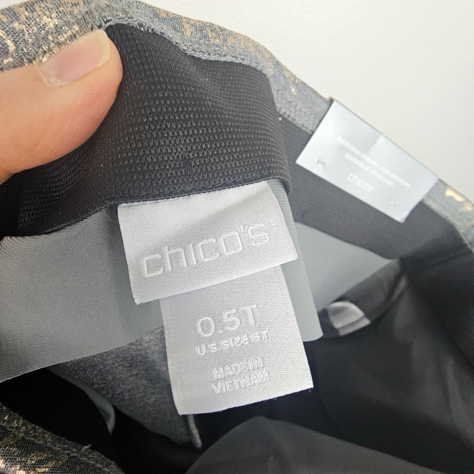 Chicos Chicos Pants 0.5T (US 6T) Juliet So Slimming Floral Damask Size 28" / US 6 / IT 42 - 8 Thumbnail