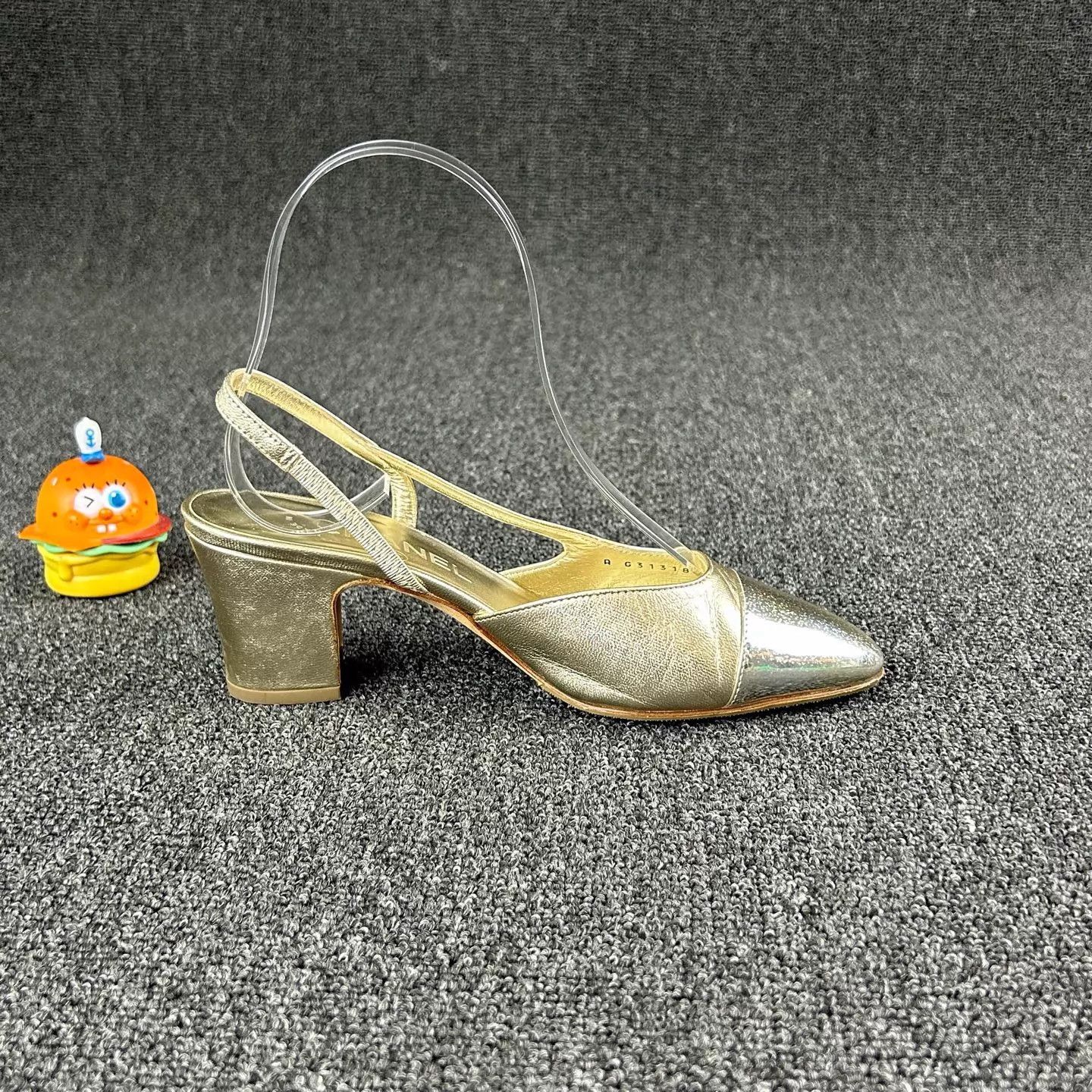 Chanel Chanel Women's Classic Gold Color Blocked Heels 35.5 Size US 5 / IT 35 - 4 Thumbnail