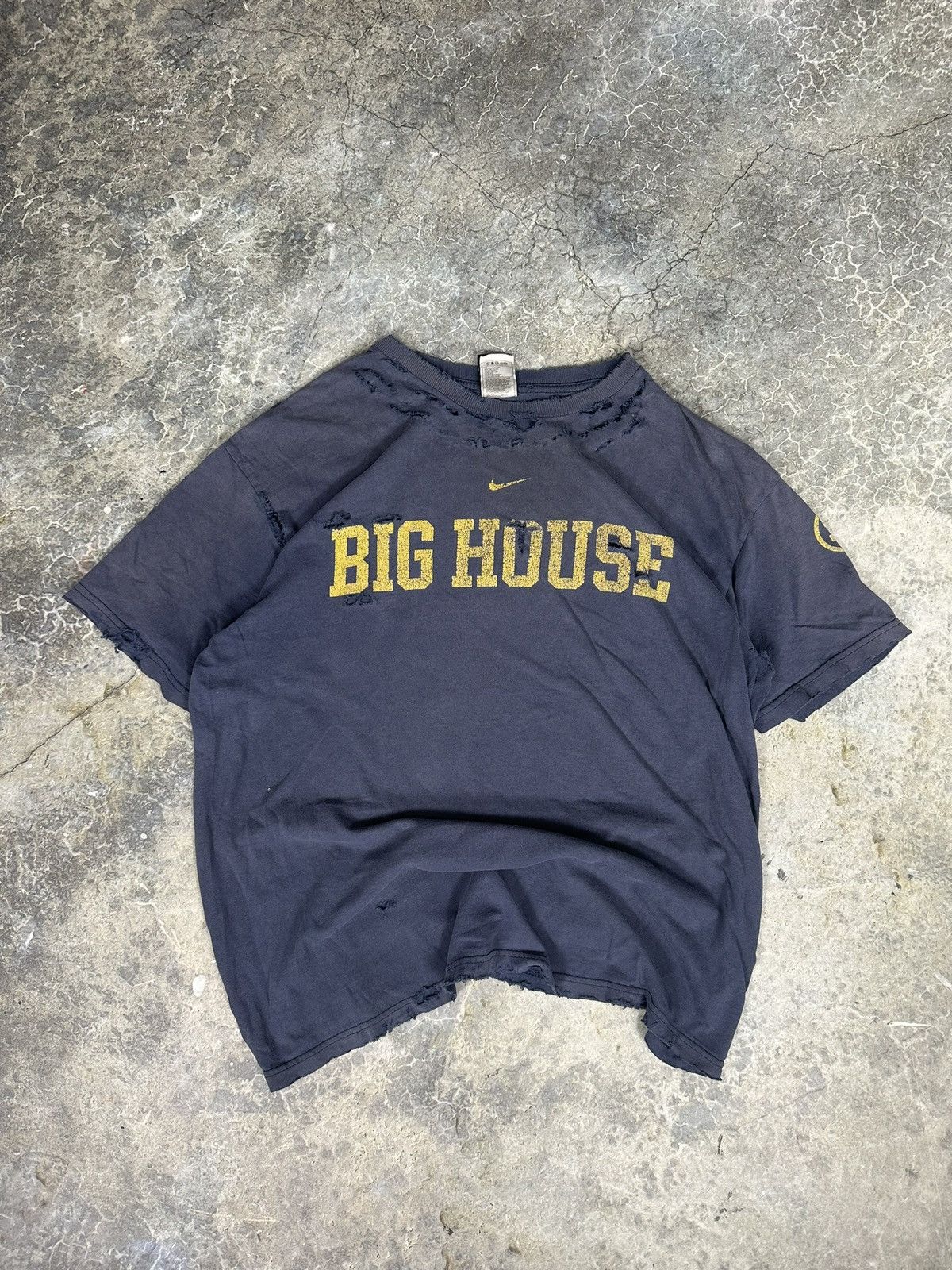 Nike × Vintage Vintage Bighouse Thrashed Nike Michigan Tee Size US M / EU 48-50 / 2 - 1 Thumbnail