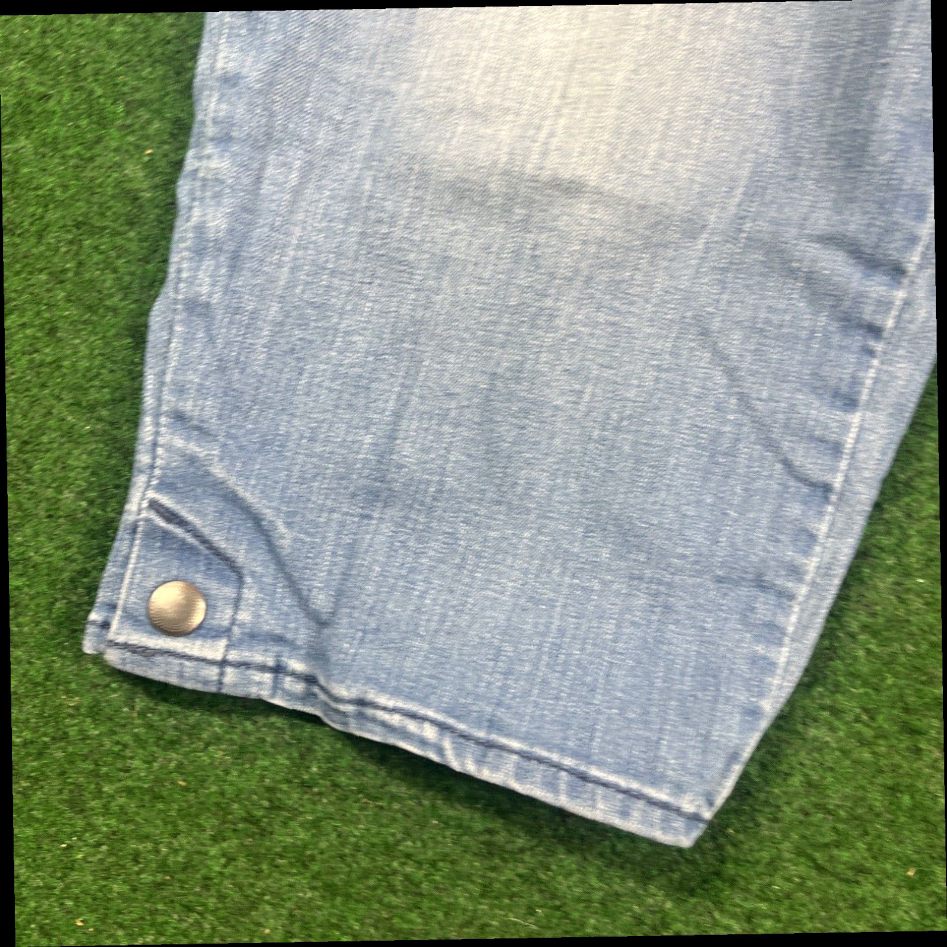 Levi's Levi's Women Jeans Size 14 Blue Regular Fit Mid-Rise Stretch Cuffed Capri 33x21 Size 36" / US 14 / IT 50 - 2 Thumbnail
