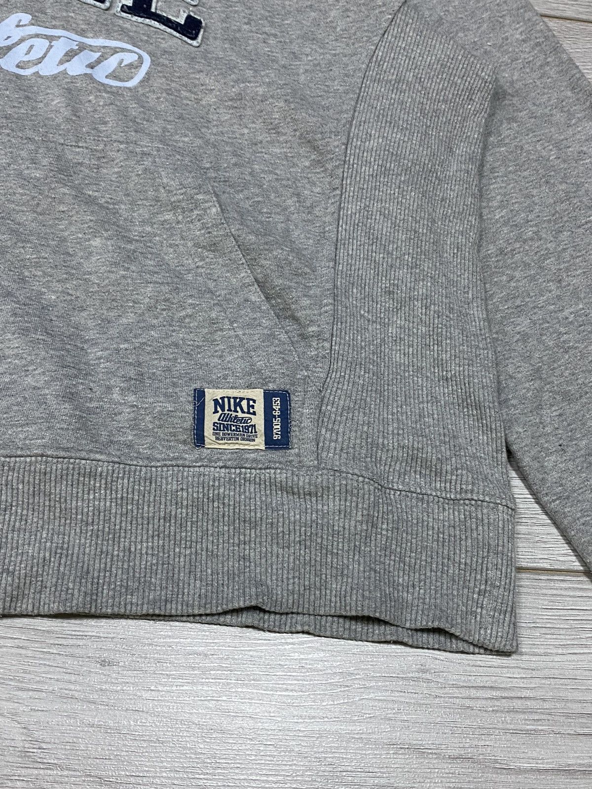 Nike Nike vintage big logo spell out athletic Y2K hoodie Size US L / EU 52-54 / 3 - 4 Thumbnail