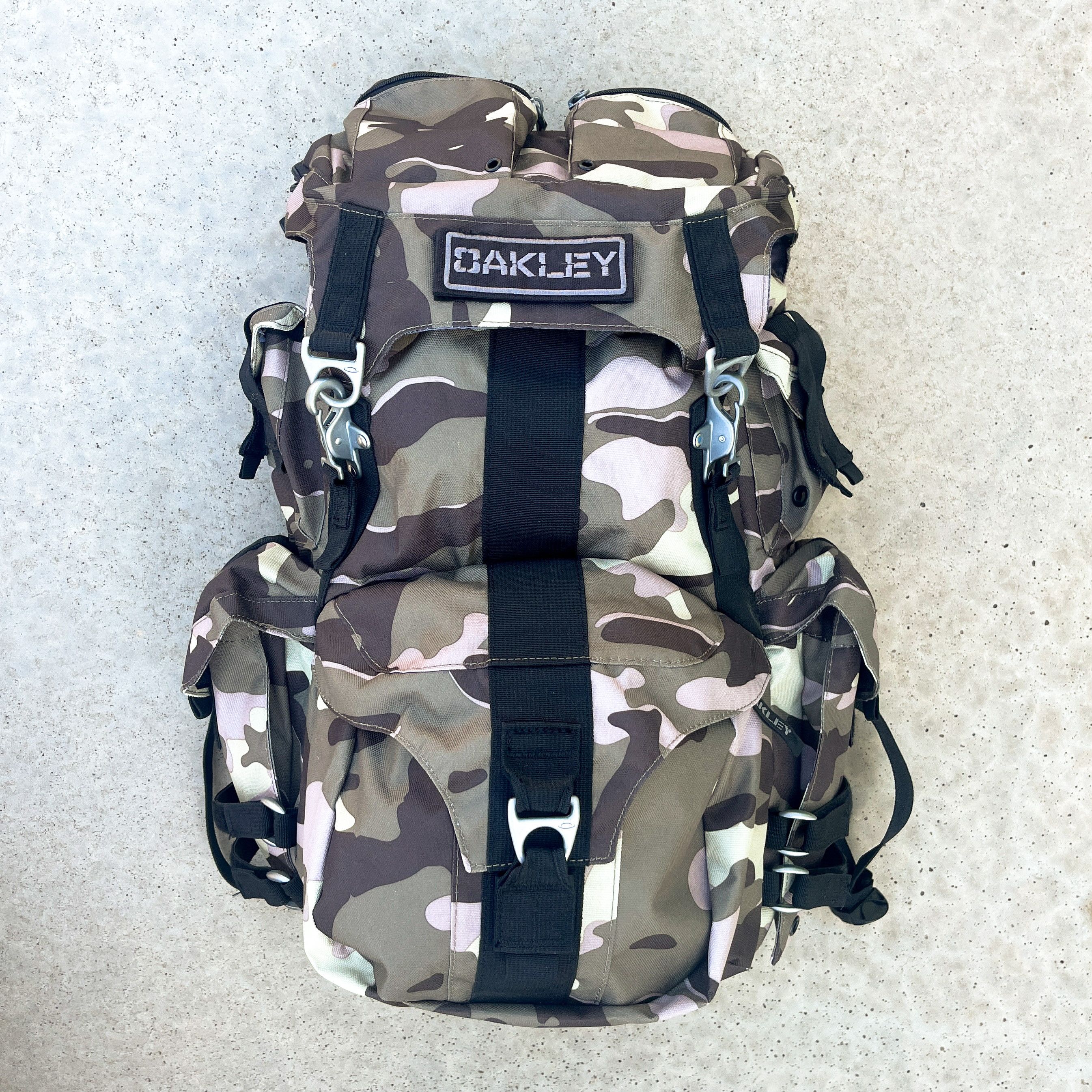 Oakley mechanism backpack camo hotsell