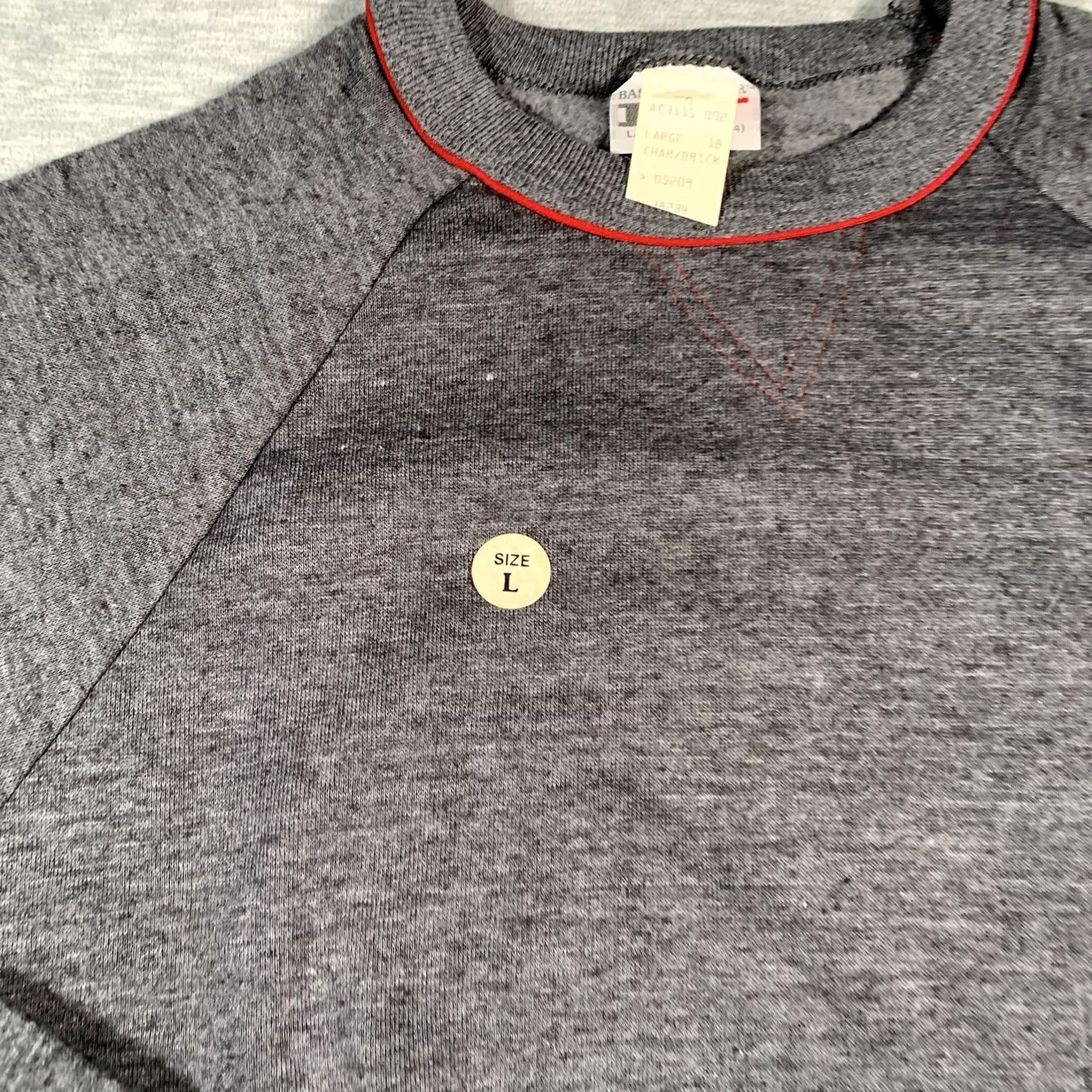 Vintage VINTAGE Bassett-Walker Sweatshirt Mens Large Gray Crewneck Raglan Made USA 90s Size US L / EU 52-54 / 3 - 4 Thumbnail