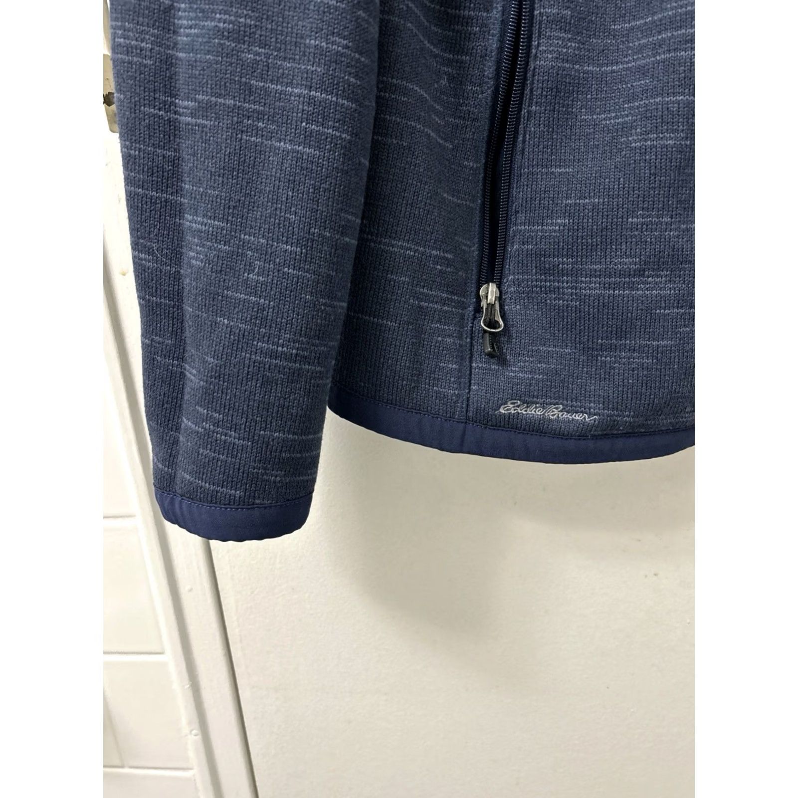 Eddie Bauer Eddie Bauer Fleece Jacket Womens Medium Navy Full Zip Pockets Blue Wide Fit Casual Activewear Hiking Golf Gym Training Mens Women Girls? Size M / US 6-8 / IT 42-44 - 4 Thumbnail