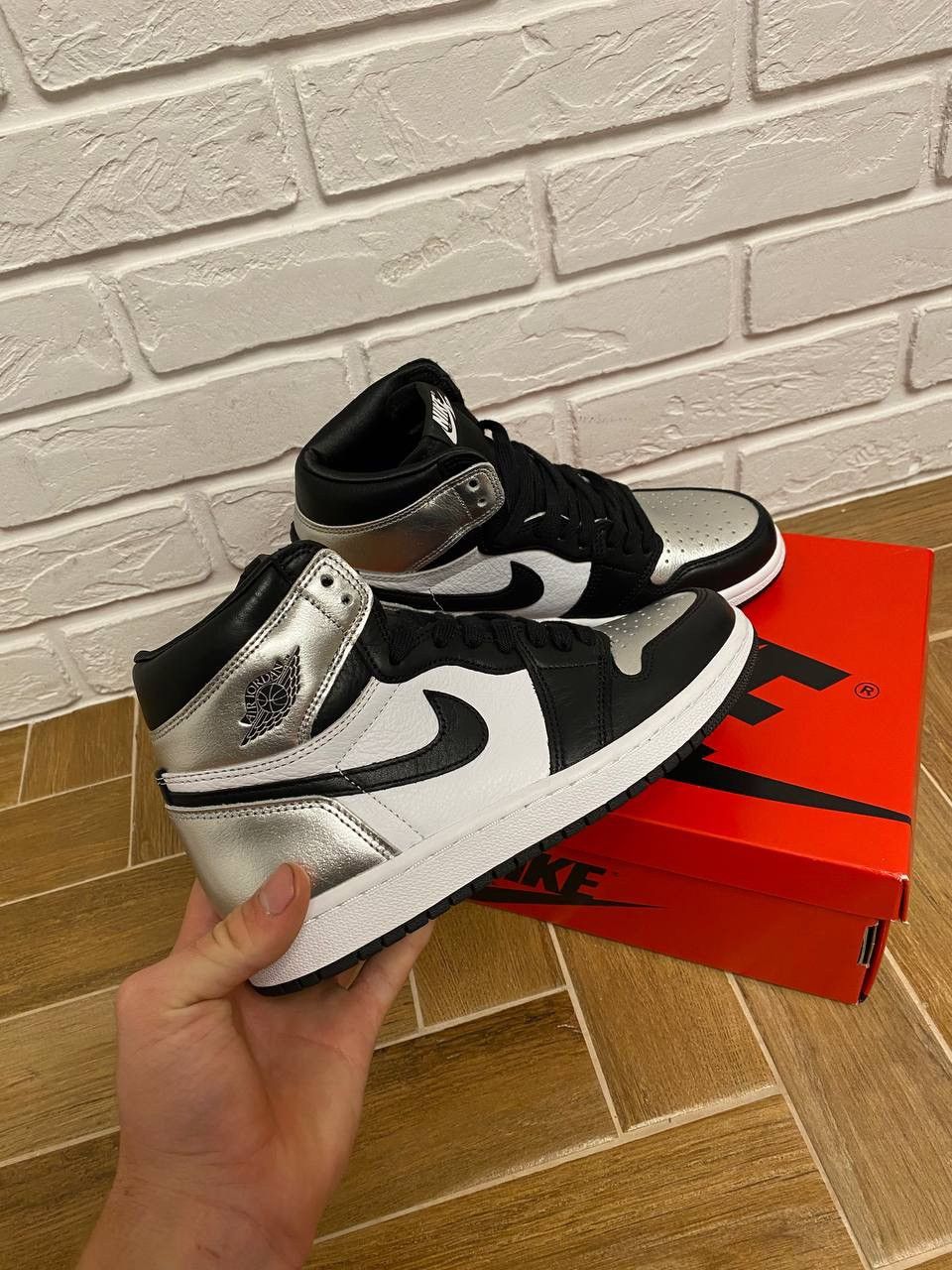 Jordan Brand Nike Jordan 1 Retro High Silver Toe (W) CD0461-001 Size US 6.5 / IT 36.5 - 4 Thumbnail