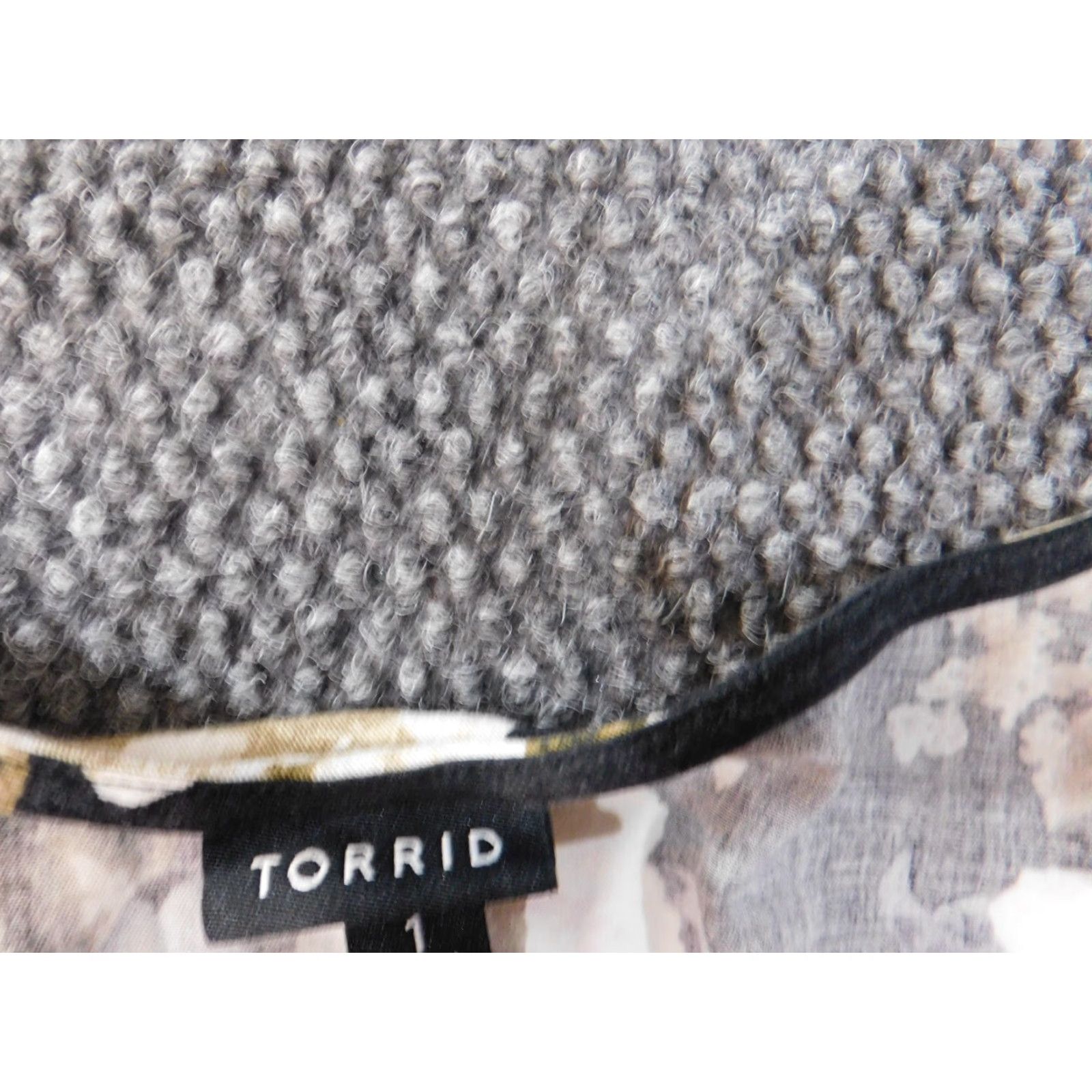 Torrid Torrid Blouse Shirt Womens 1X Black Round Neck Short Sleeve Button Up Rayon Spandex Knit Classic Casual Size XL / US 12-14 / IT 48-50 - 6 Thumbnail
