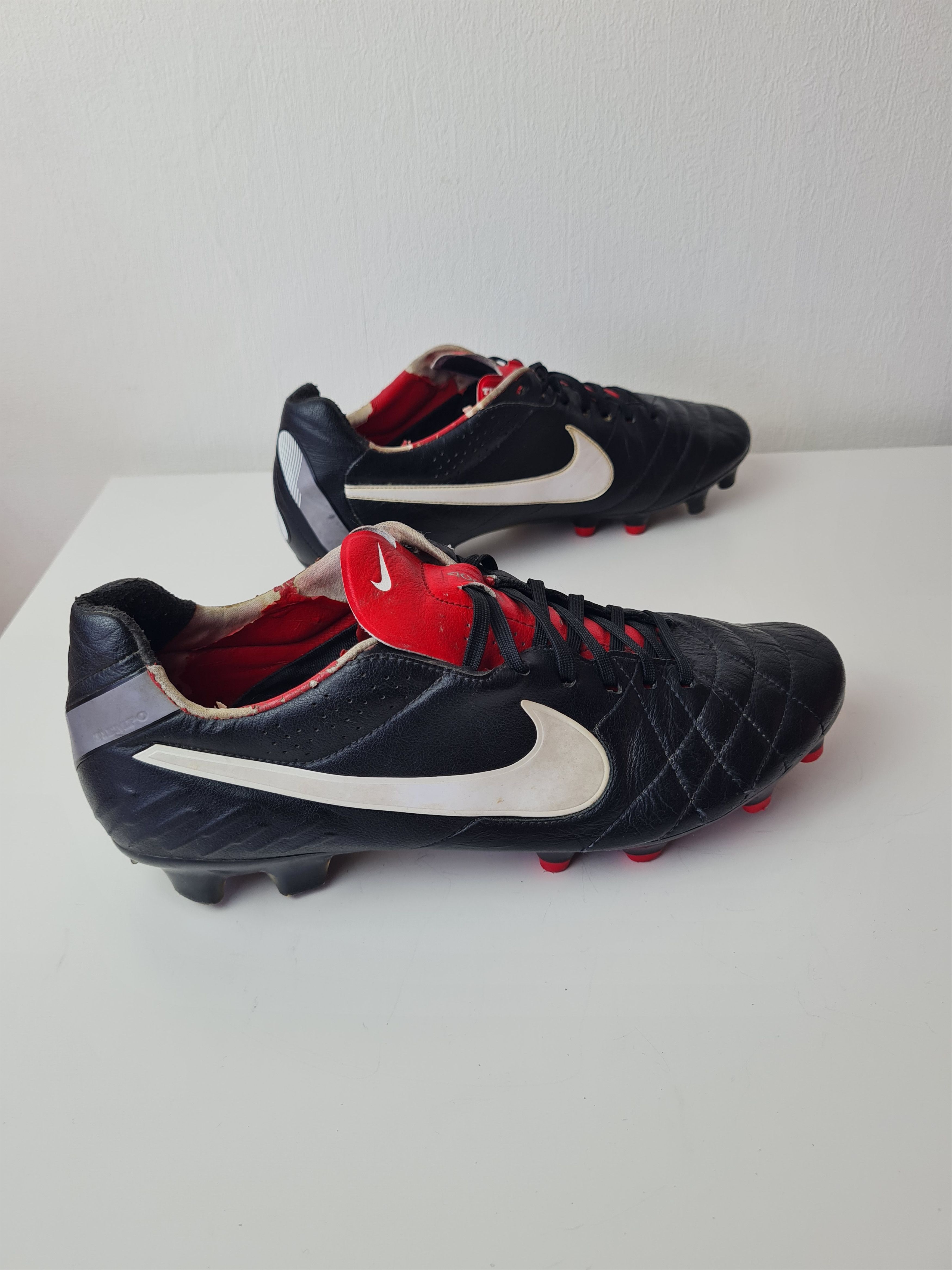 Nike Football cleats boots 2012 454309-010 NIKE TIEMPO MYSTIC Size US 9 / EU 42 - 4 Thumbnail