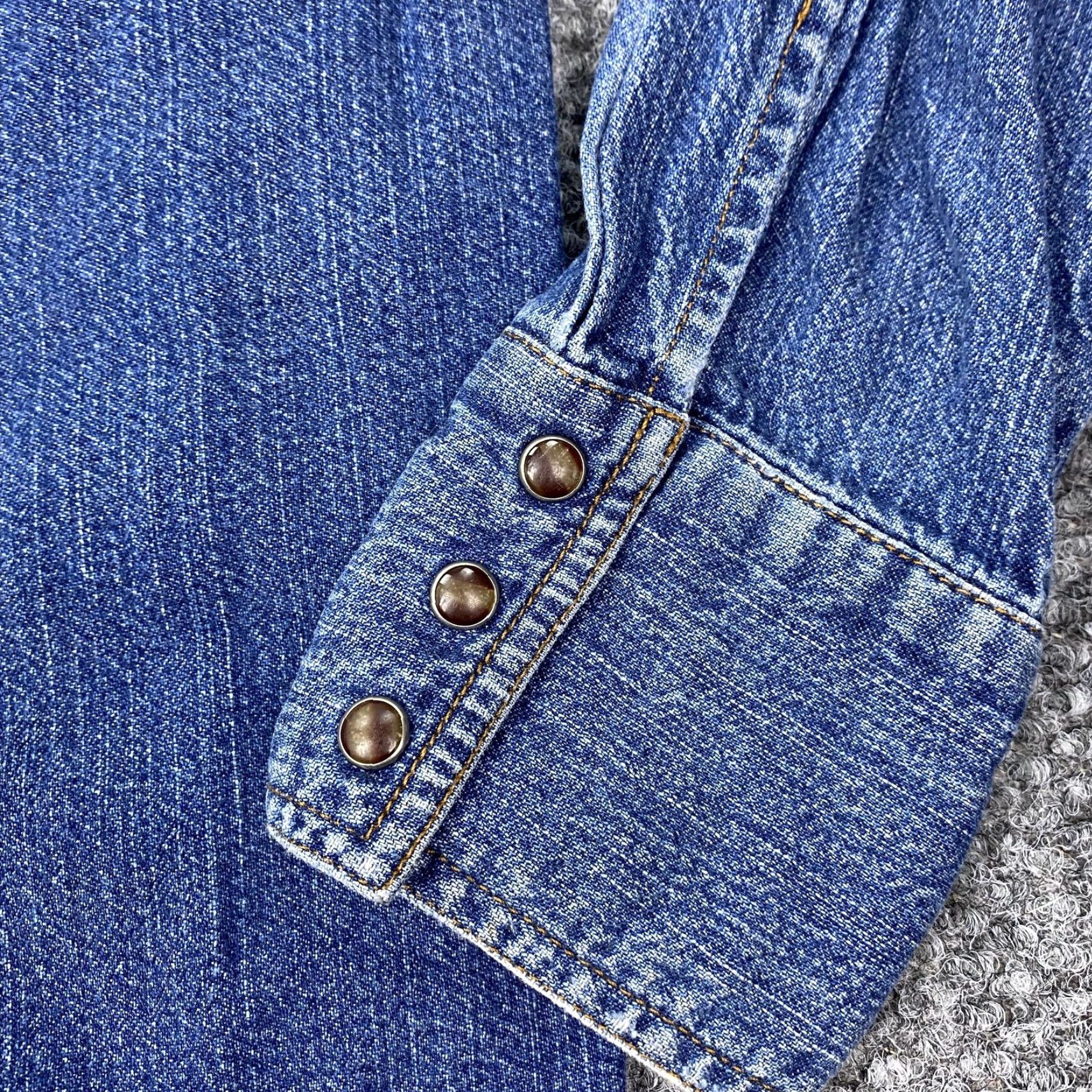 Eddie Bauer Eddie Bauer Denim Shirt Womens Medium Blue Western Snap Front Button-Up Long Sleeve Yoke Size M / US 6-8 / IT 42-44 - 2 Thumbnail