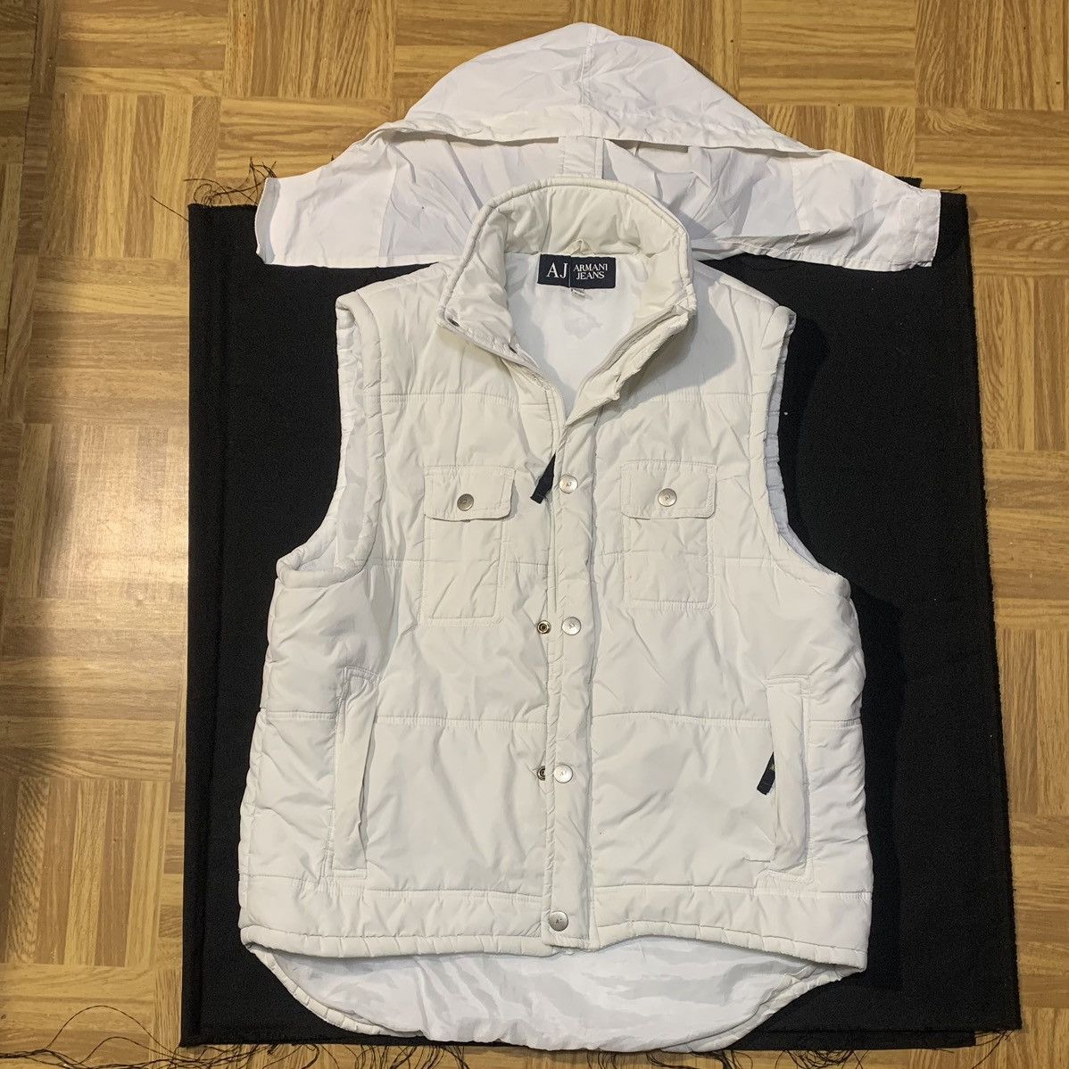 Armani × Giorgio Armani Vintage Armani Jeans Vest Big Back Logo Size L White Size US L / EU 52-54 / 3 - 3 Thumbnail