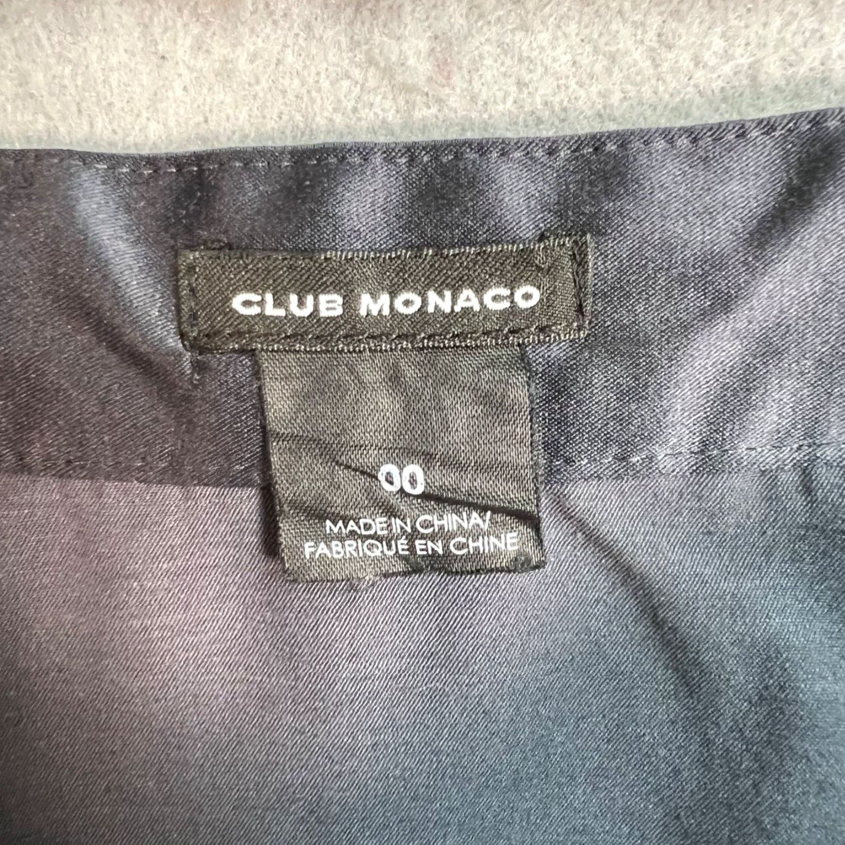 Club Monaco VINTAGE Club Monaco Black Mini Skirt with Metallic Leaf Pattern Size 00 Lightweight Womens Size 24" / US 00 / IT 34 - 3 Thumbnail