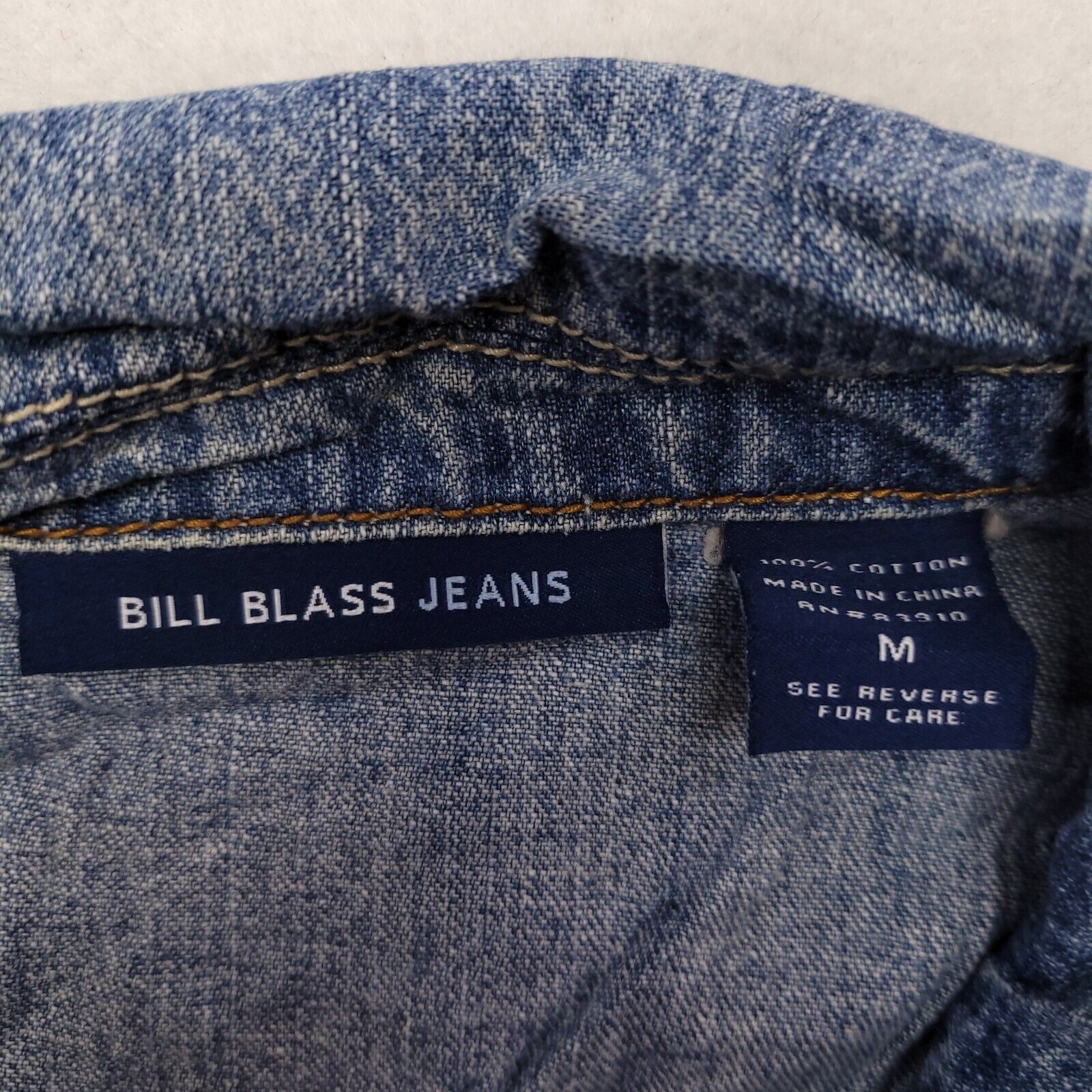 Bill Blass Bill Blass Casual Button Up Denim Jacket Womens Size M Blue Size M / US 6-8 / IT 42-44 - 3 Thumbnail