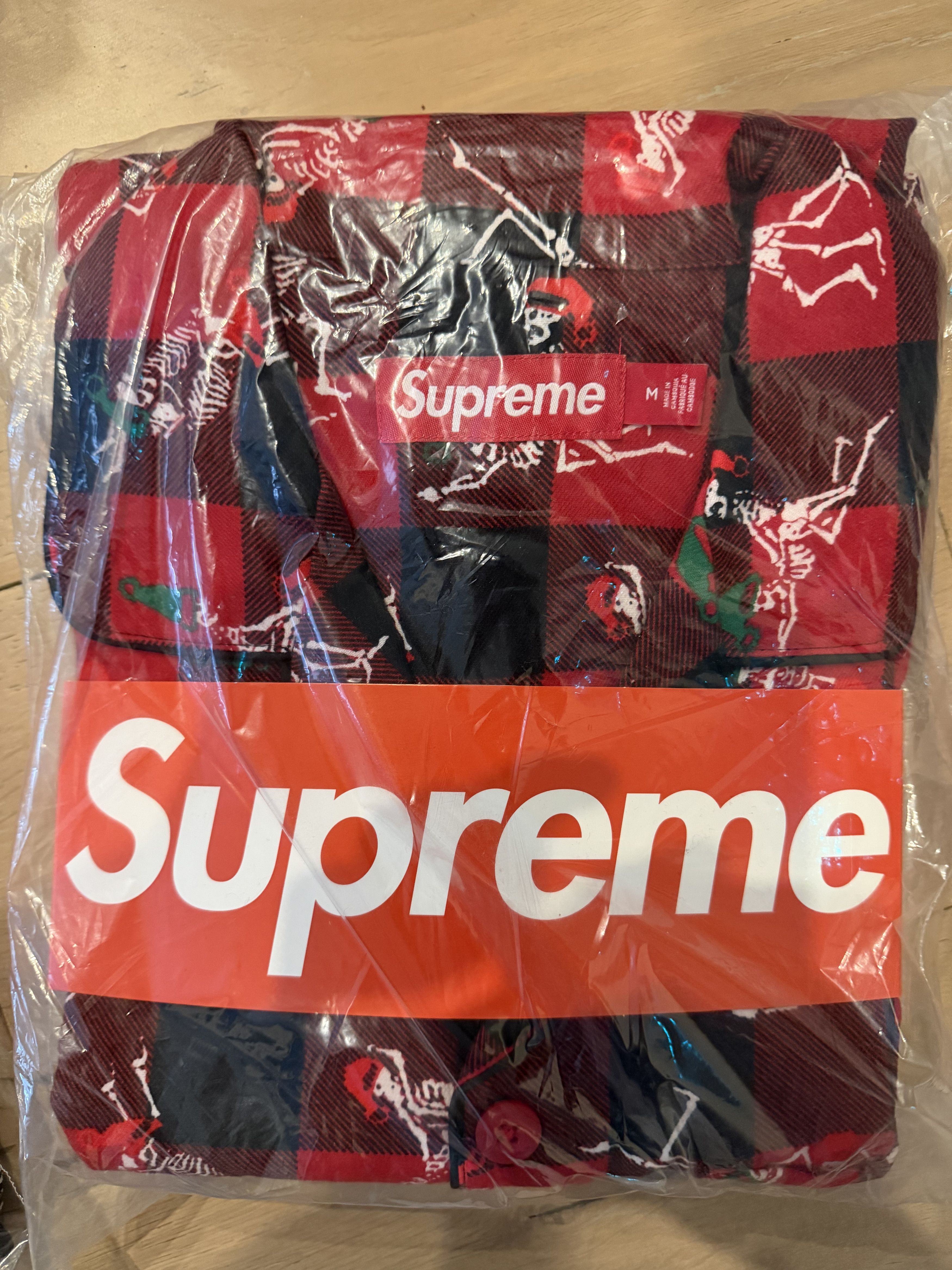 Hanes × Supreme Supreme Red Plaid Holiday Pajama Set Size Medium FW25 Size 32 - 4 Thumbnail