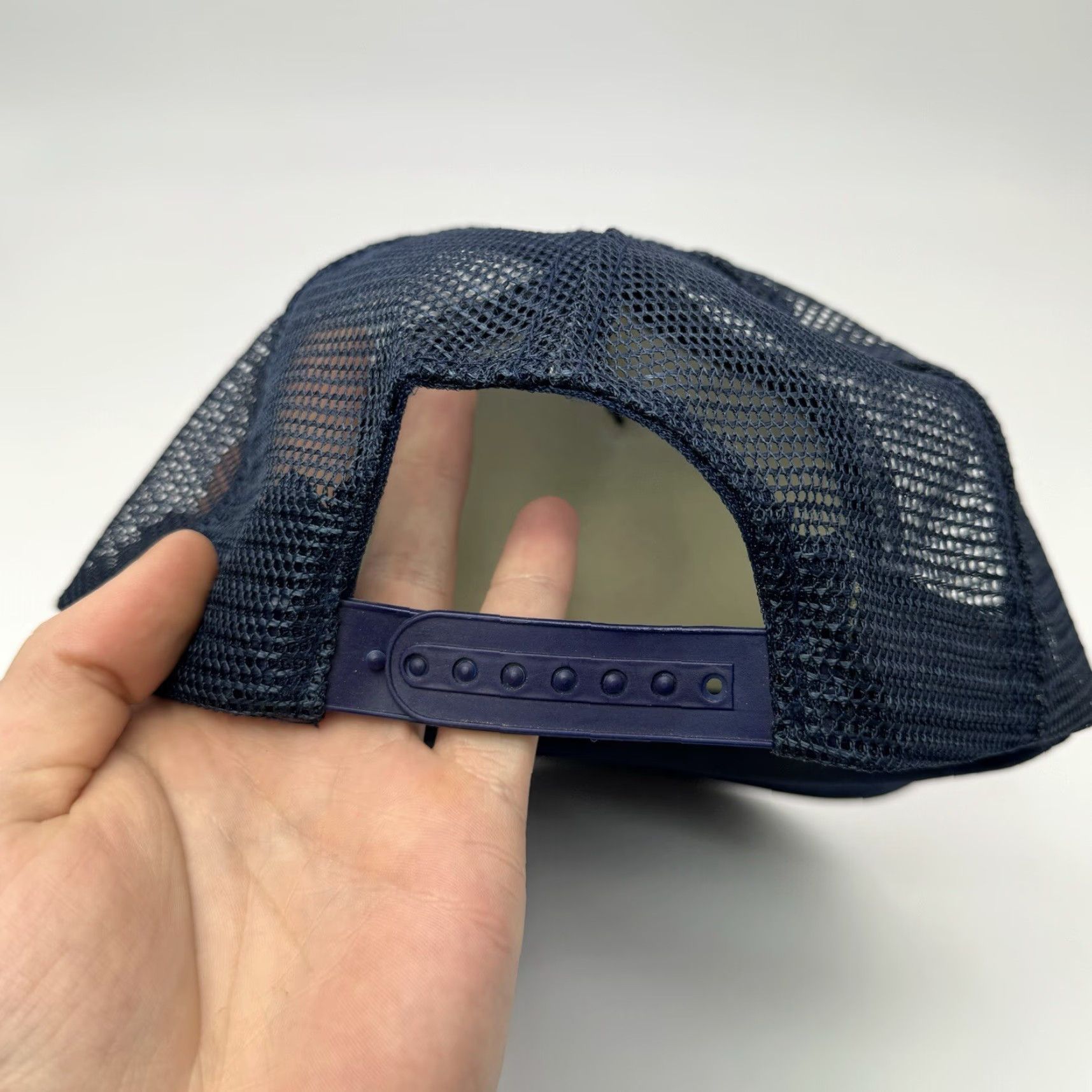 Vintage VINTAGE 90S OPERATION DESERT STORM F-16 FIGHTER GRAPHIC TRUCKER HAT NAVY BLUE W/PINS CS I Size ONE SIZE - 4 Thumbnail