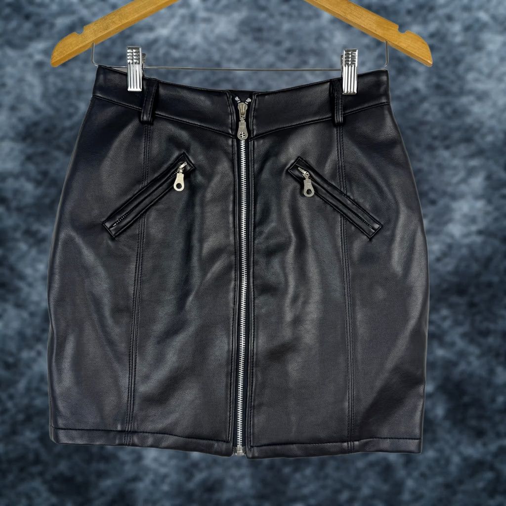 BB Dakota VINTAGE B B Dakota Mini Skirt Black Y2K Grunge Leather Zipper Size 27" / US 4 / IT 40 - 1 Thumbnail