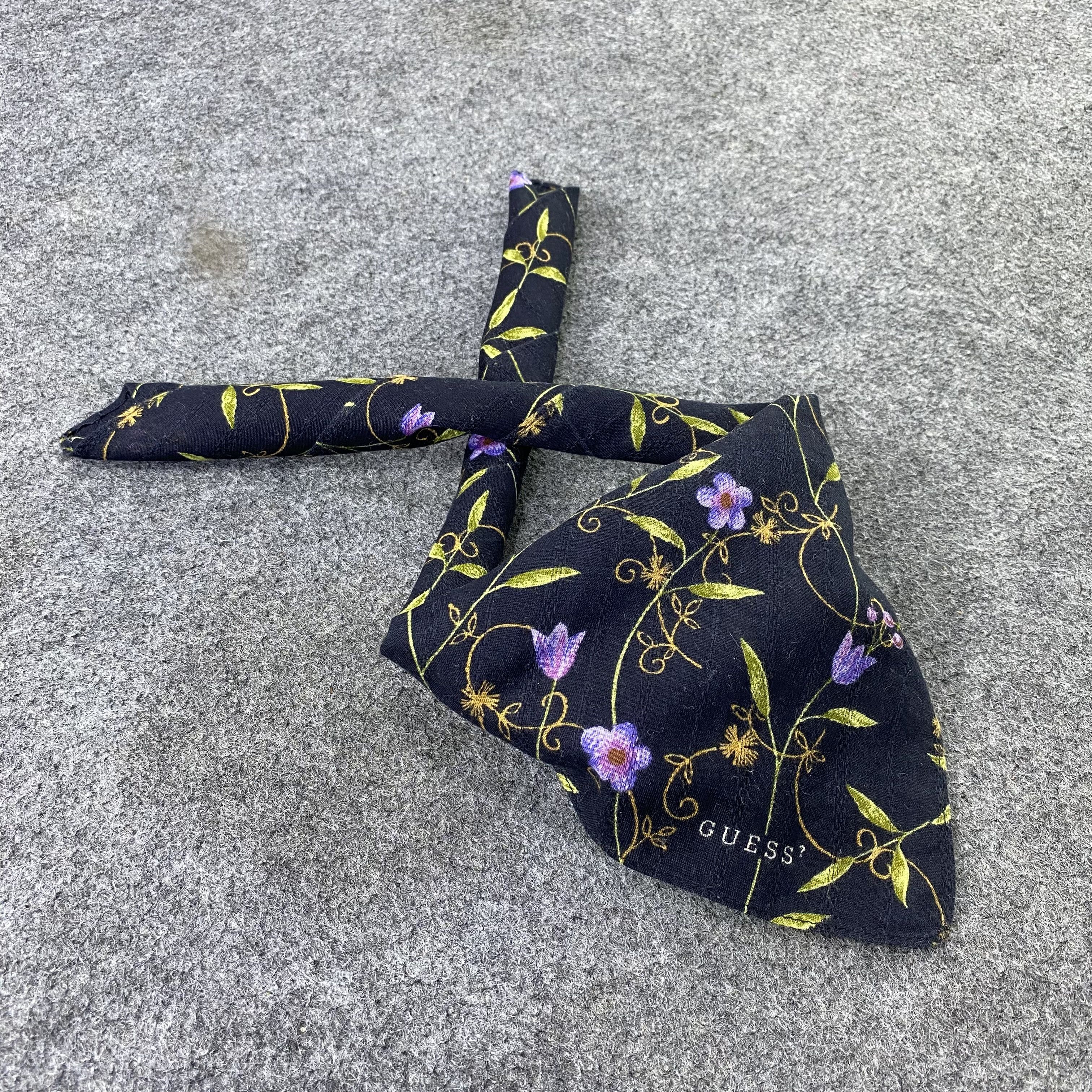 Guess Guess Floral Handkerchief / Bandana / Neckerchief-B1271 Size ONE SIZE - 1 Thumbnail
