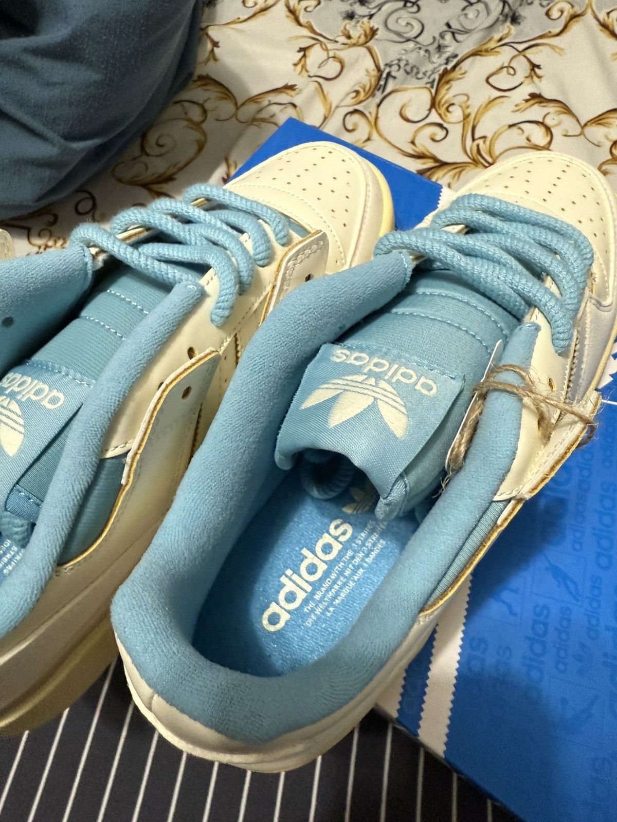 Adidas BLUE WHITE ADIDAS Size US 8 / EU 41 - 10 Thumbnail