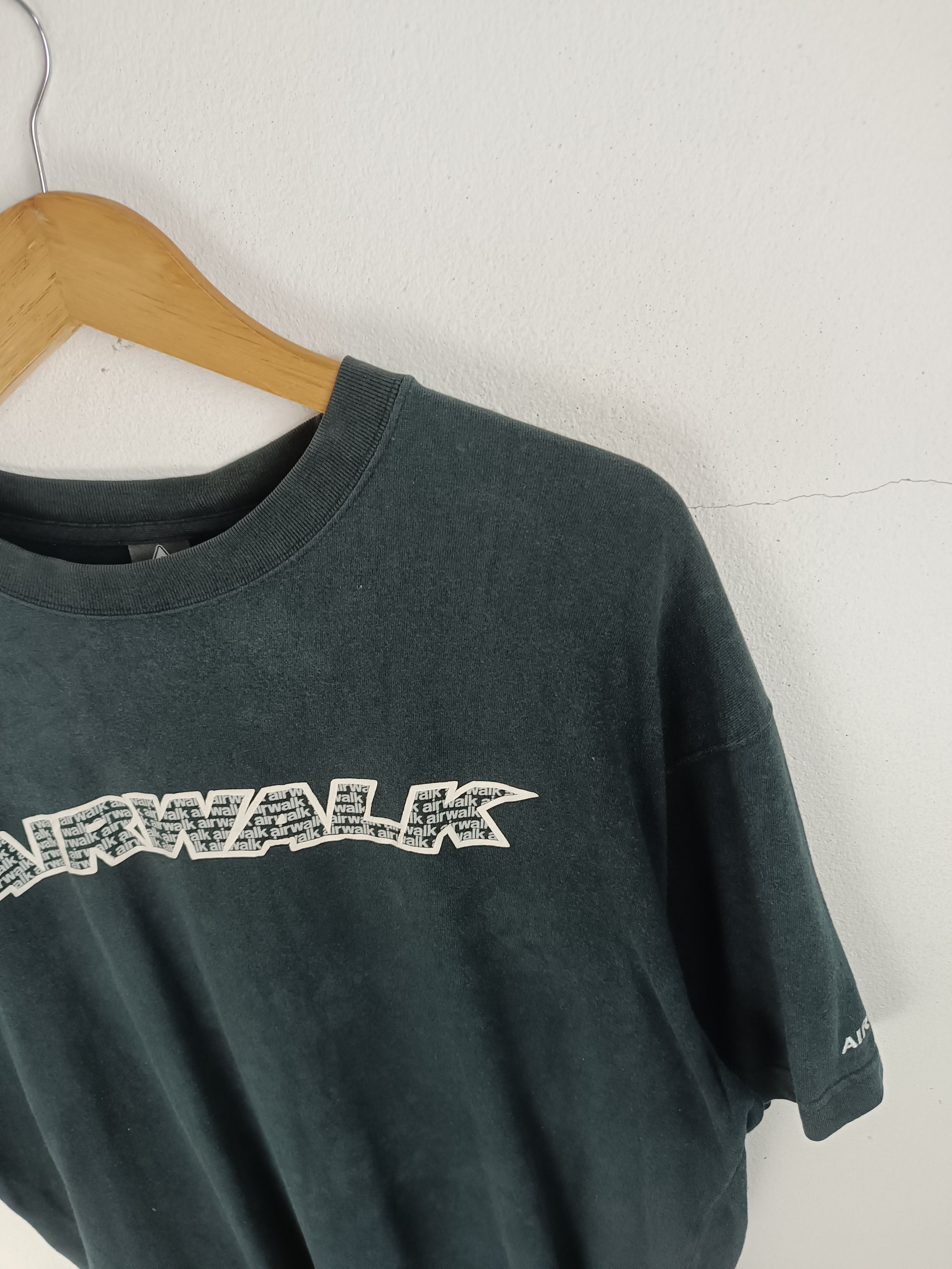 Airwalk THRASHED FADED VINTAGE Y2K AIRWALK VERY RARE JNCO DOGTOWN Size US L / EU 52-54 / 3 - 8 Thumbnail
