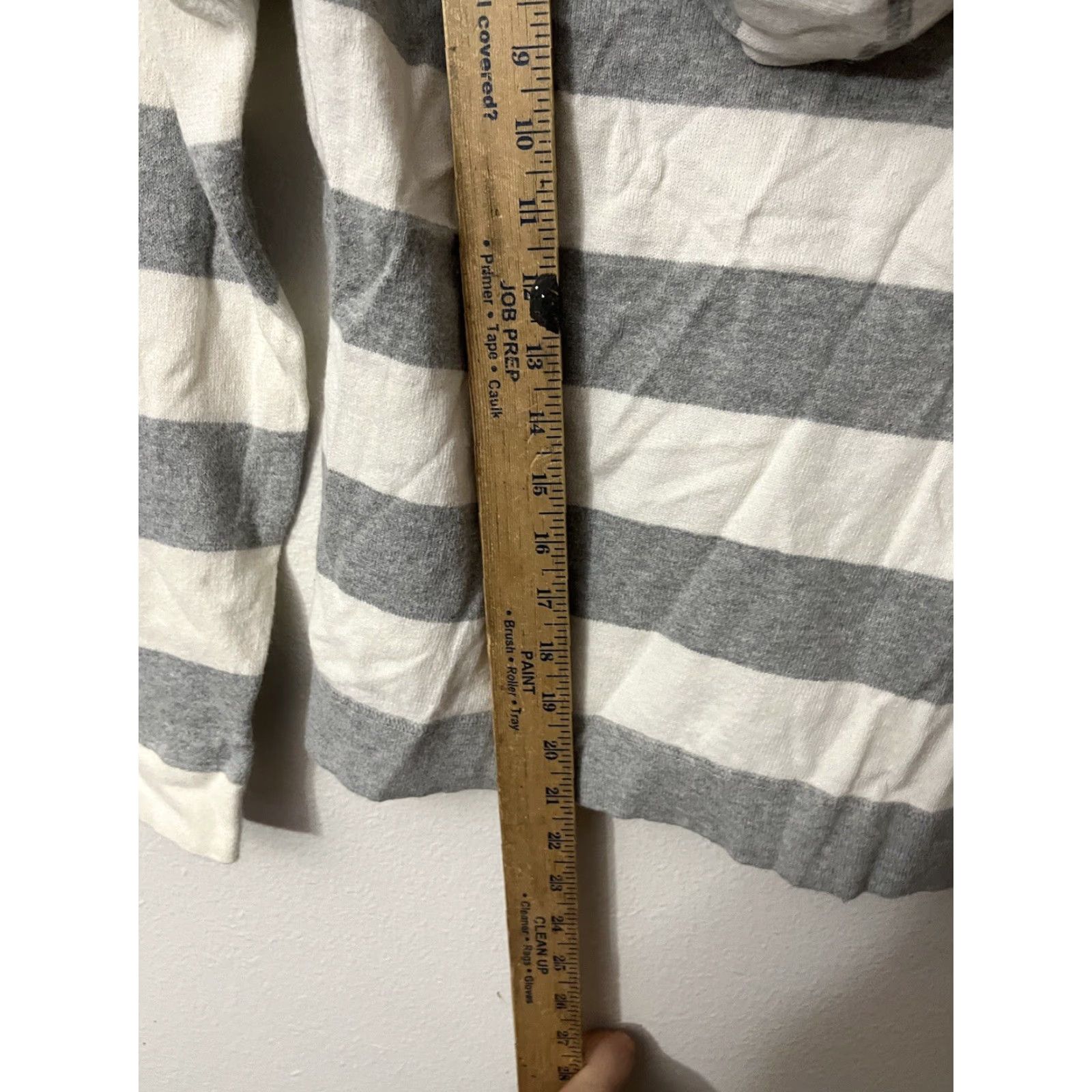 Gap VINTAGE Gap Women's Sweater Hooded Pullover Knit Long Sleeve V-Neck Medium Gray & White Stripe Casual Fall Winter Size S / US 4 / IT 40 - 4 Thumbnail