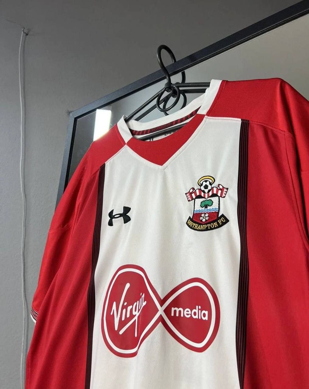 Under Armour Charlie Austin 2017-18 Southampton Football Soccer Jersey Size US XL / EU 56 / 4 - 2 Thumbnail