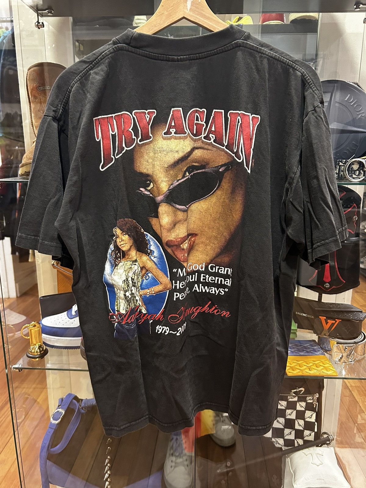 Vintage Vintage ‘In Memory Of Aaliyah’ Rap Tee Size US XL / EU 56 / 4 - 2 Thumbnail