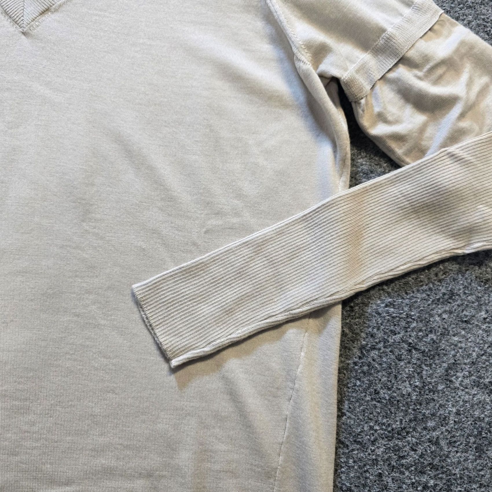 Vintage Falconeri Sweater Womens Size Small Gray Tan Wool Blend V Neck Casual Italy Pull-over Knit Womens Regular Long Sleeve Solid Pattern 70s? Size S / US 4 / IT 40 - 3 Thumbnail