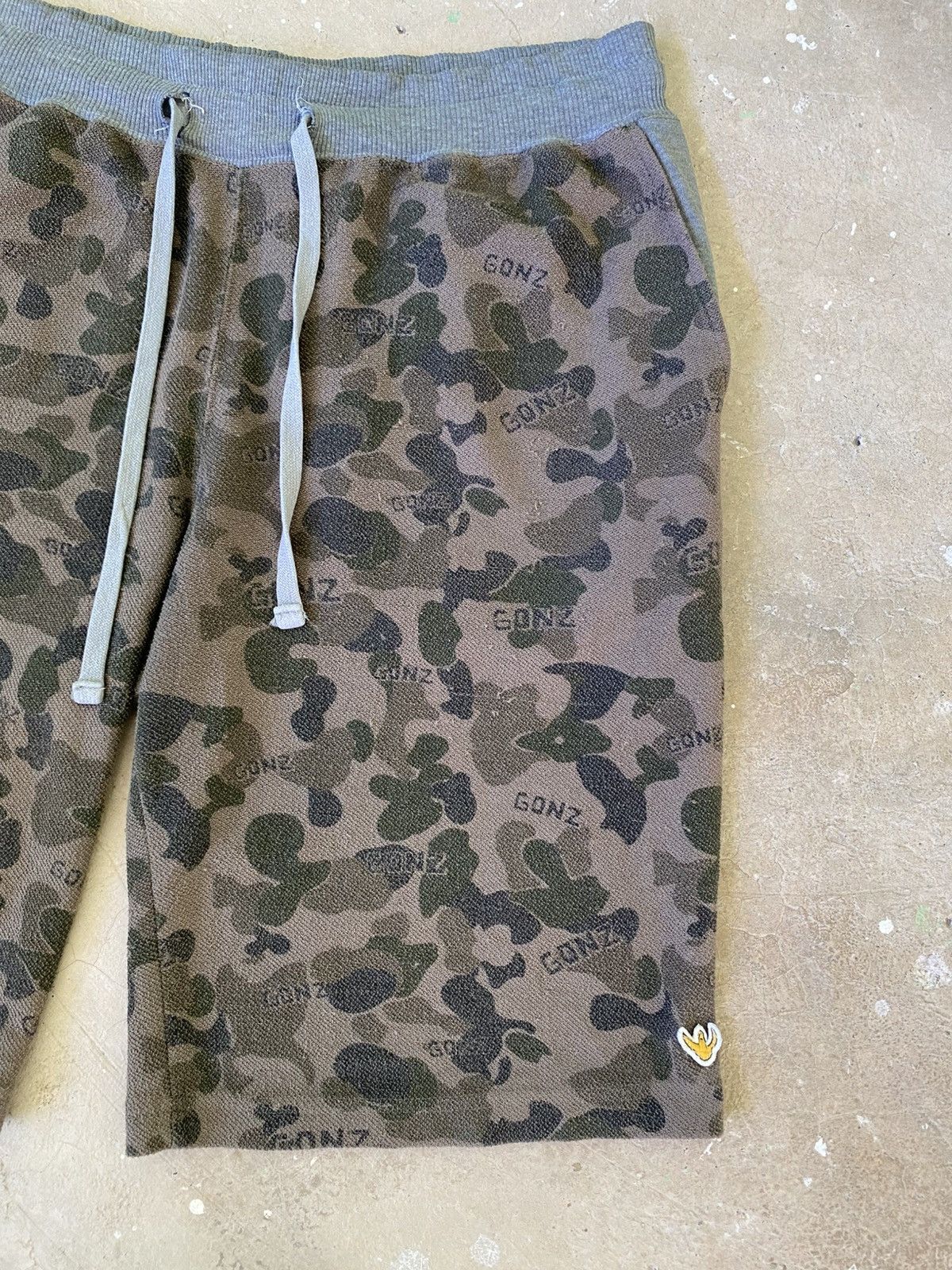 Japanese Brand Mark Gonzales x Simplicite Plus Camo Sweat Shorts Size US 34 / EU 50 - 2 Thumbnail
