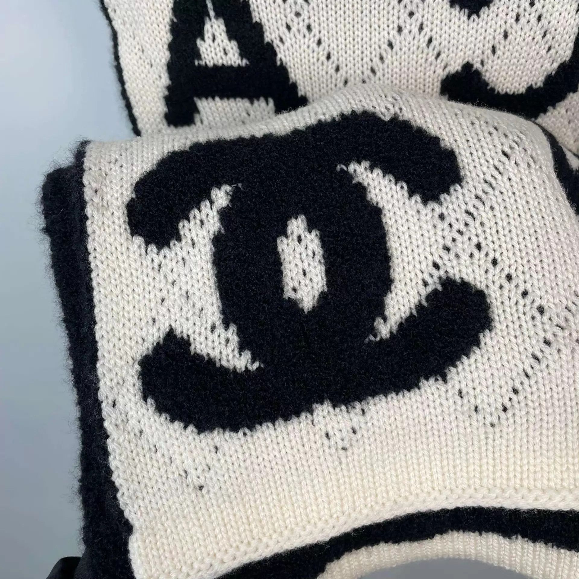 Chanel Chanel 2-sided Logo Scarf 97 New Size ONE SIZE - 8 Thumbnail