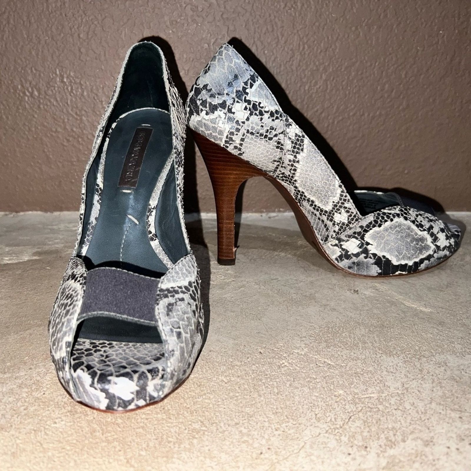 Bcbgmaxazria BCBG Maxazria Snake Skin Leather Open Toe EU 39 US 9 Gray Size US 9 / IT 39 - 4 Thumbnail
