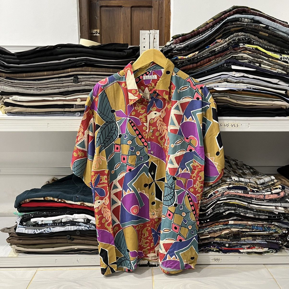 Japanese Brand Burma Rayon Patterned Button Up Size US XL / EU 56 / 4 - 1 Thumbnail