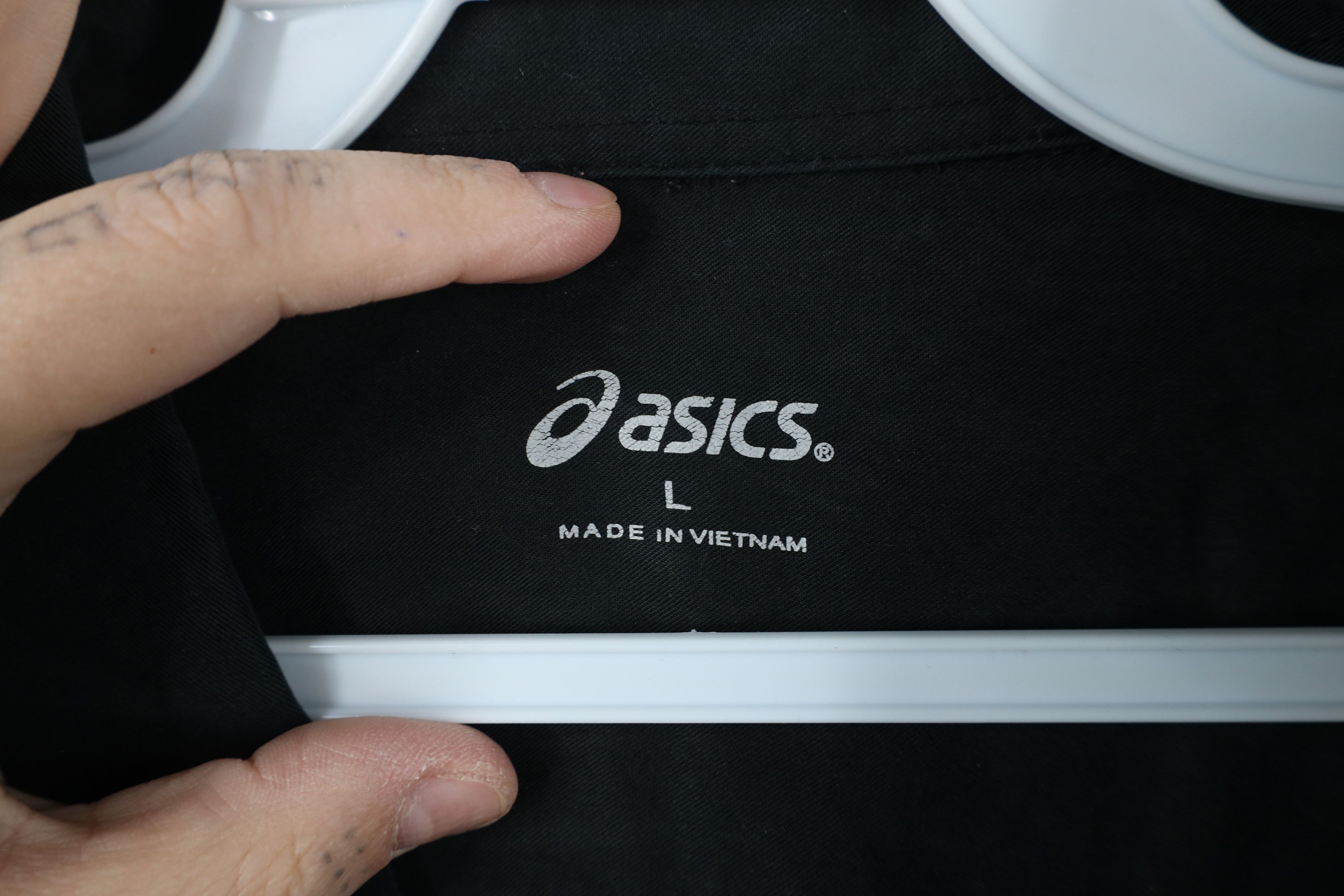 Asics × Vintage Vintage Asics Spell Short Sleeve Collared Button Shirt Black Size US L / EU 52-54 / 3 - 7 Thumbnail