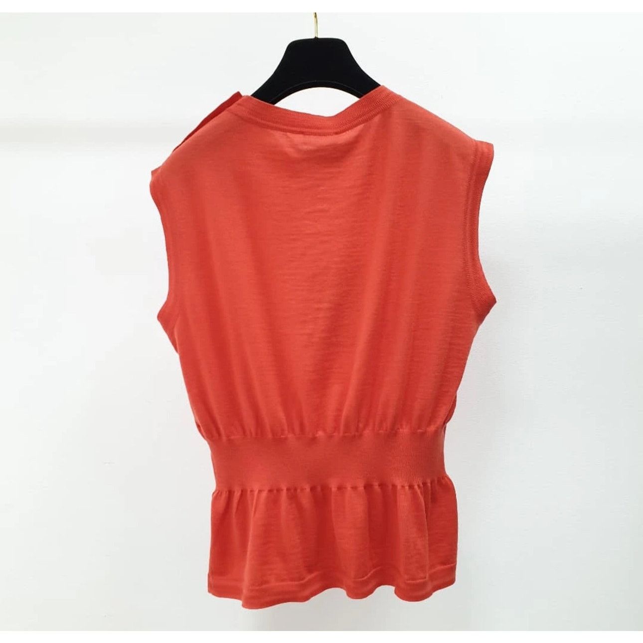 Chanel NWT Chanel Coral Red CC Buttons Jersey Top Sz.40 Size M / US 6-8 / IT 42-44 - 3 Thumbnail