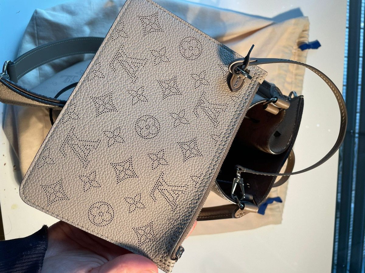Louis Vuitton Louis Vuitton Monogram Mahina Galet Size ONE SIZE - 6 Thumbnail