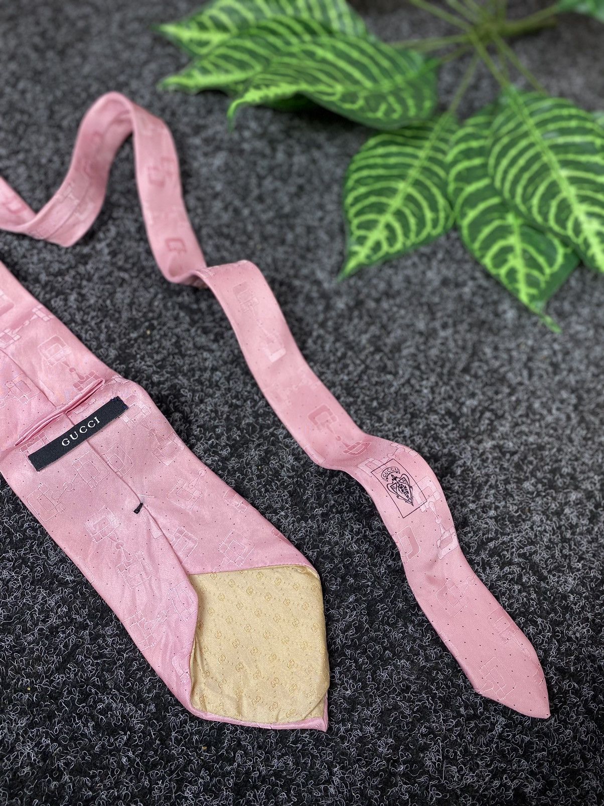 Tom Ford Vintage tie in Gucci Made In Italy 🇮🇹 Size ONE SIZE - 9 Thumbnail