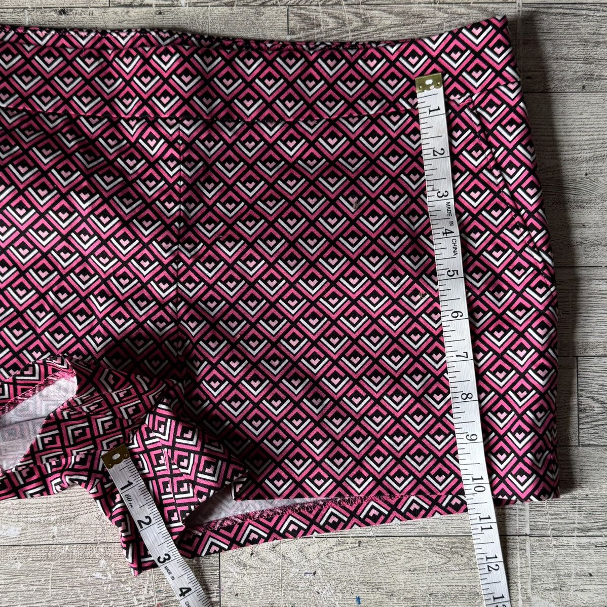 Express Express, Hot Pink, Chevron Print, Cotton Mini Dress Shorts Size 30" / US 8 / IT 44 - 9 Thumbnail