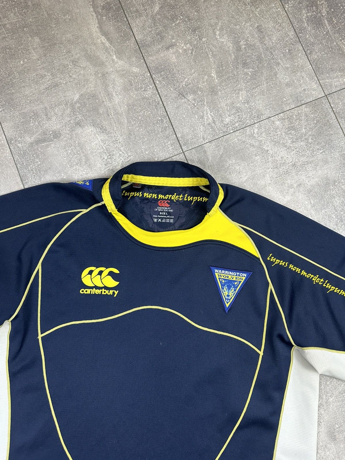 Canterbury of New Zealand Canterbury Warrington Wolves Vintage Rugby Jersey Size US L / EU 52-54 / 3 - 5 Thumbnail
