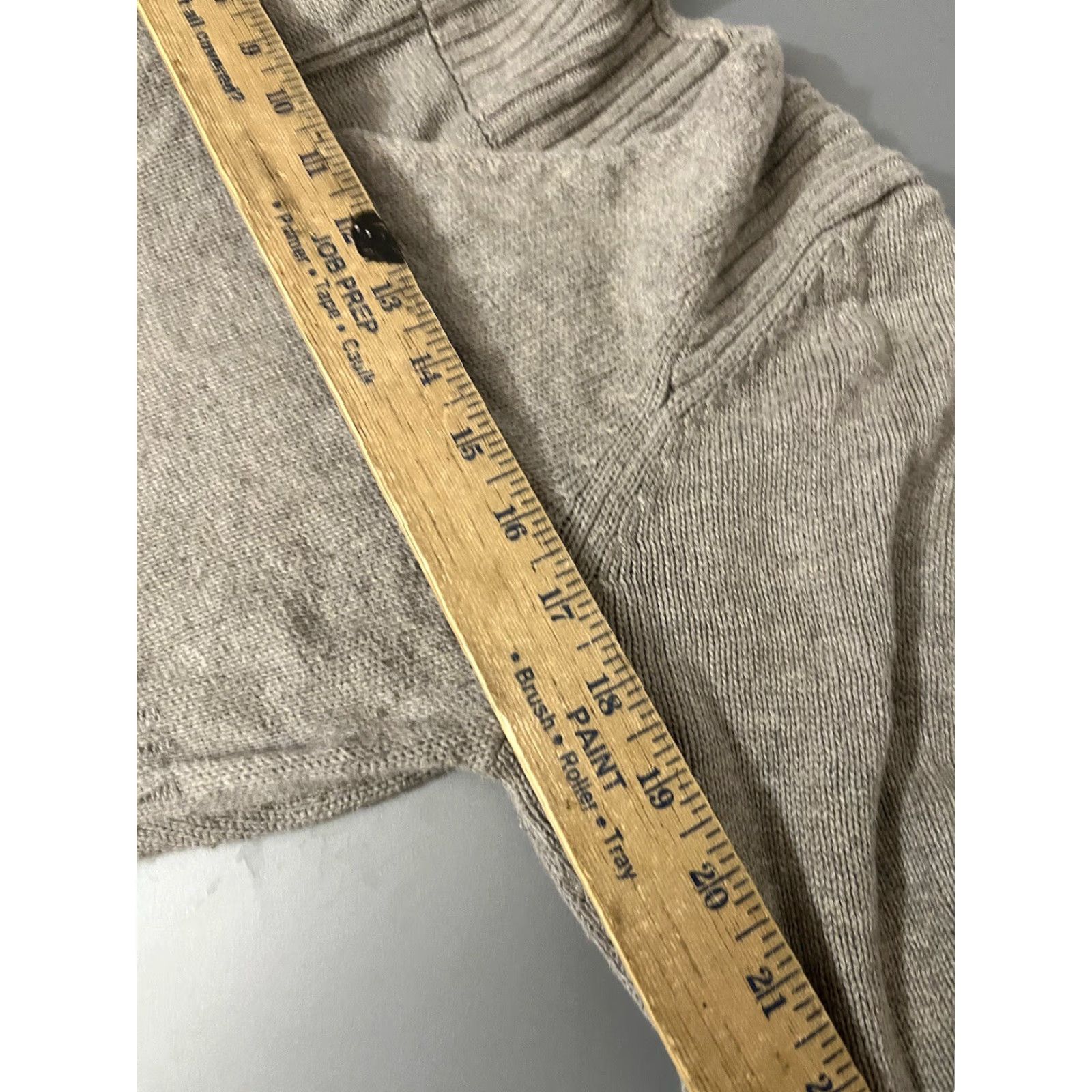Calvin Klein Calvin Klein Sweater Large taupe v neck long sleeve Womens Size L / US 10 / IT 46 - 5 Thumbnail