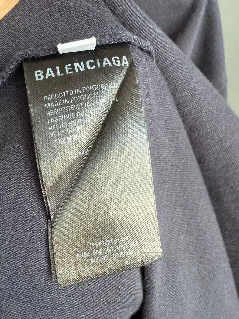 Balenciaga Balenciaga Cracked Print Water-washed Hole Short Sleeve T- Size US XS / EU 42 / 0 - 5 Thumbnail