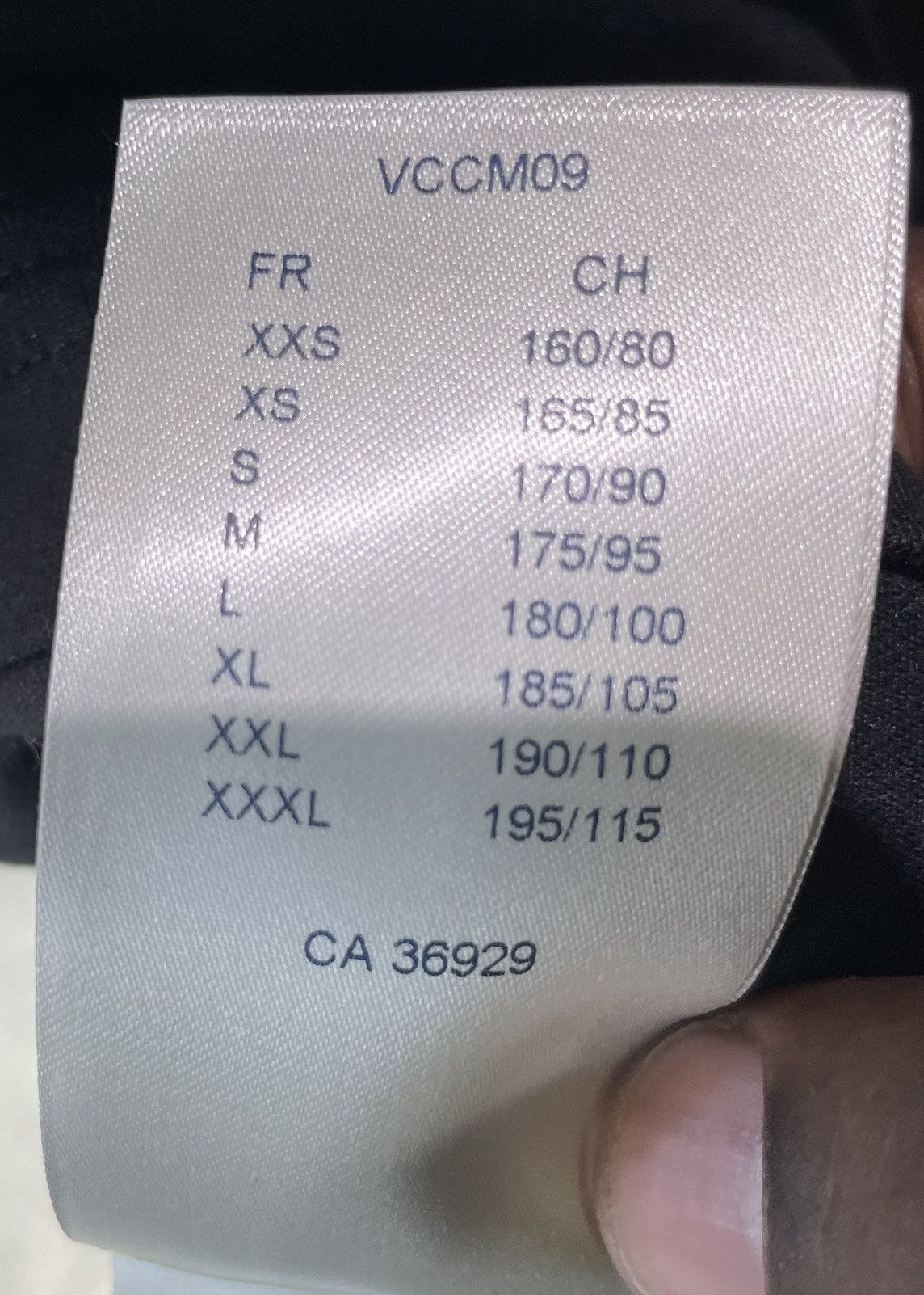 Louis Vuitton Louis Vuitton LV Debossed Tee Size US XXL / EU 58 / 5 - 9 Thumbnail