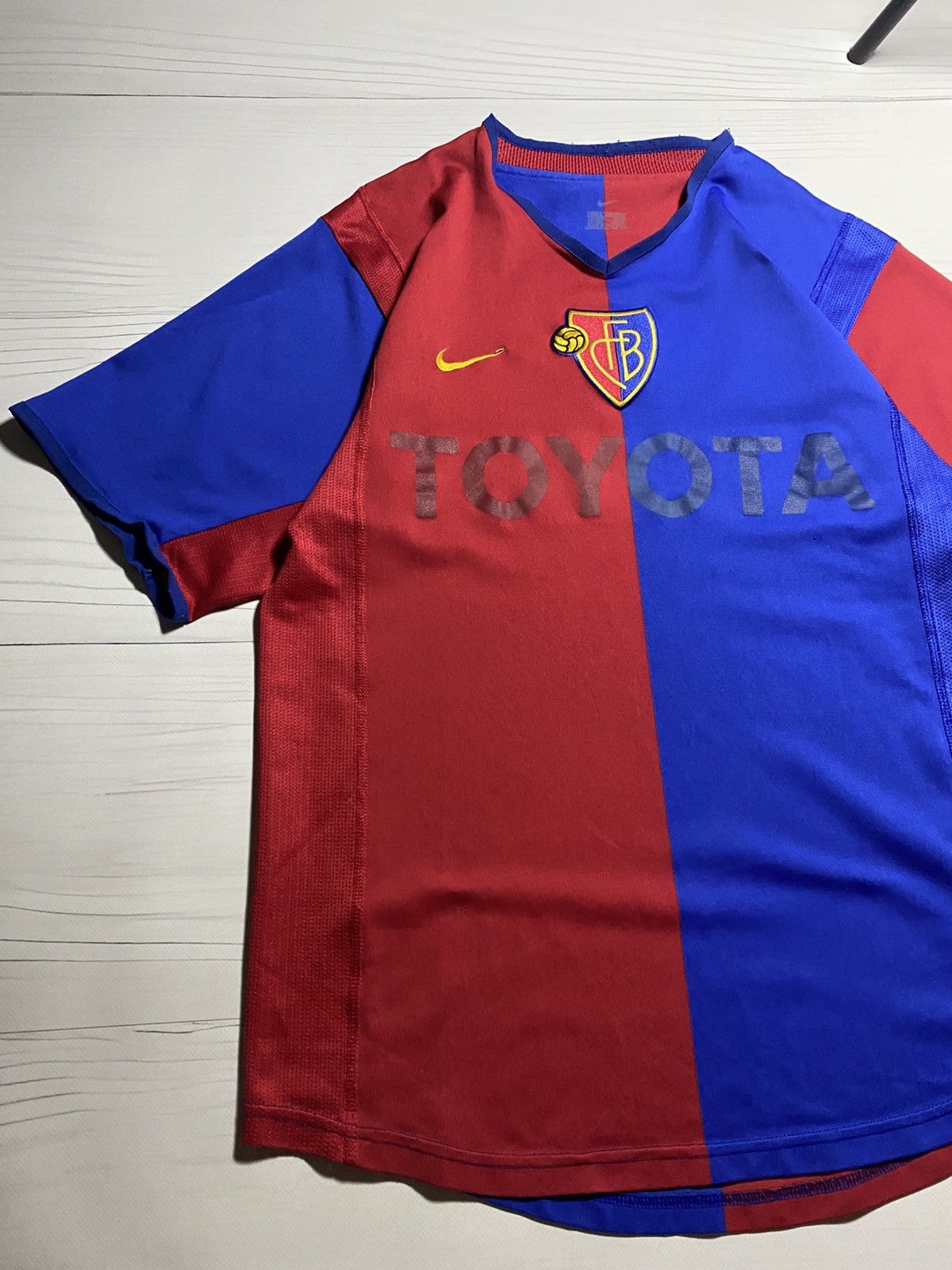 Nike Vintage NikeFC Basel 2002/04 home soccer jersey Switzerland Size US S / EU 44-46 / 1 - 8 Thumbnail