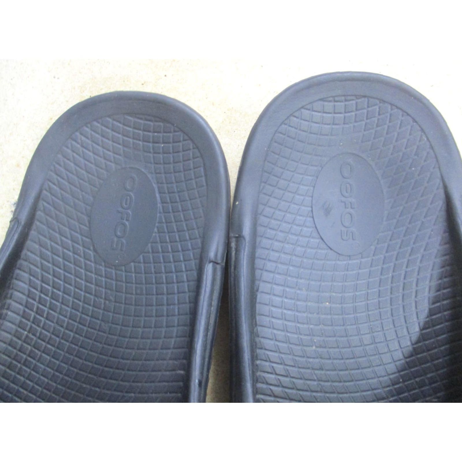 Vintage OOFOS OOahh Slide Sandals Mens 13 Black Recovery Comfort Cushioned Slide Sandal Mens Black 13 OOahh recovery trend shoes Mens Size ONE SIZE - 7 Thumbnail