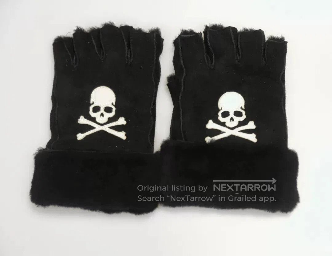 Mastermind Japan mastermind Japan MMJ Shearling Skull Gloves. Size ONE SIZE - 2 Thumbnail