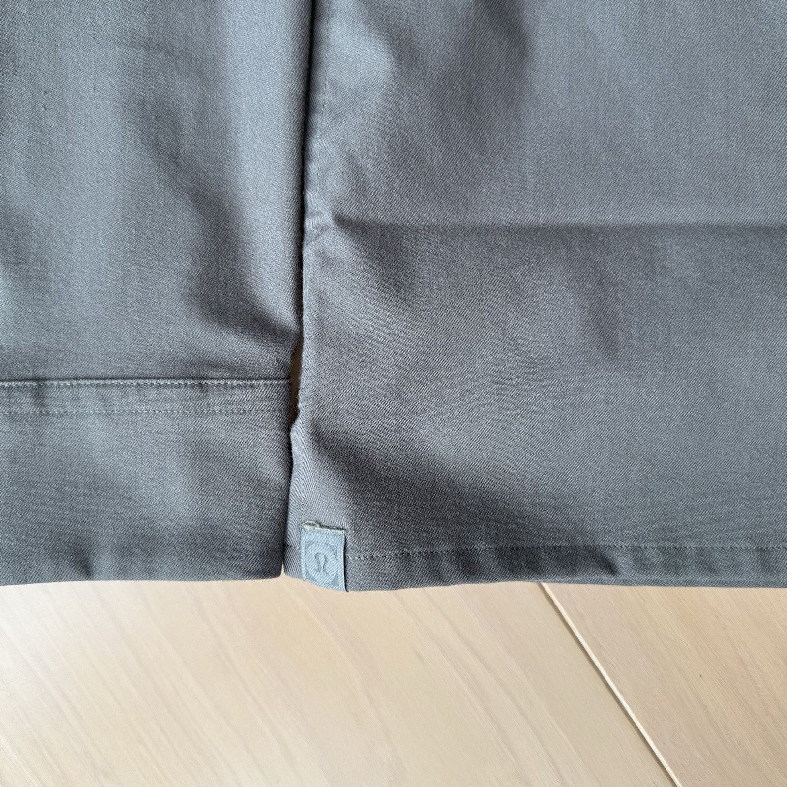 Lululemon Lululemon Utility Shirt L Dark Gray Long Sleeve Minimalist Size US L / EU 52-54 / 3 - 9 Thumbnail