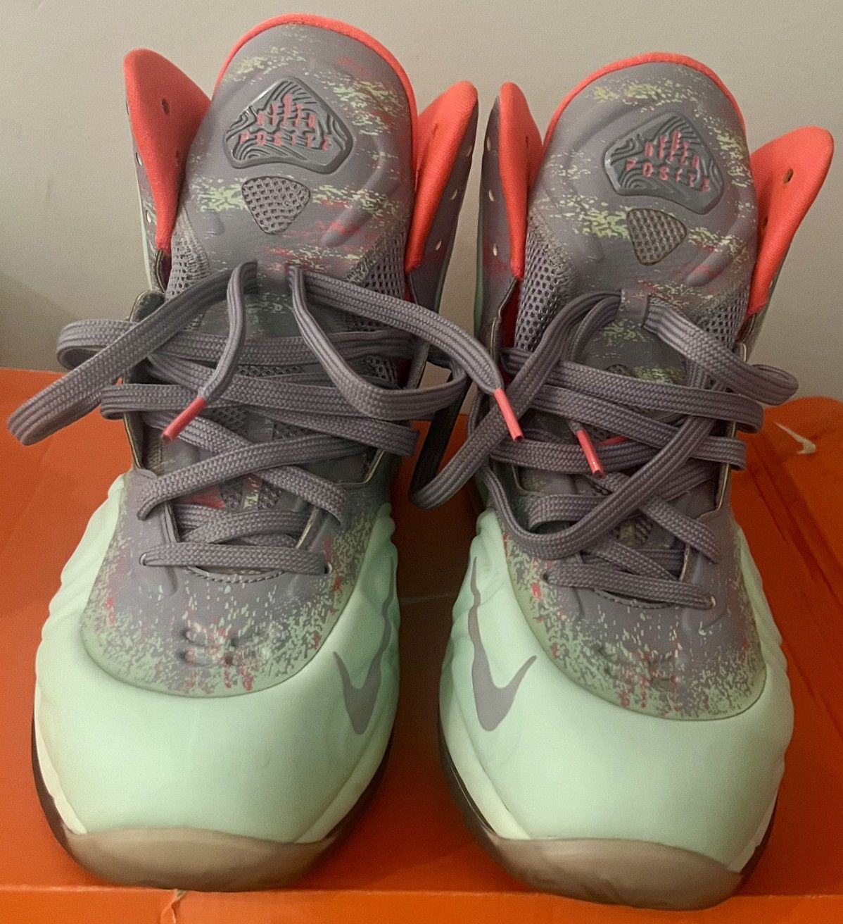 Nike Authentic Nike Air Max Hyperposite sneakers Christmas 11 Size US 11 / EU 44 - 2 Thumbnail