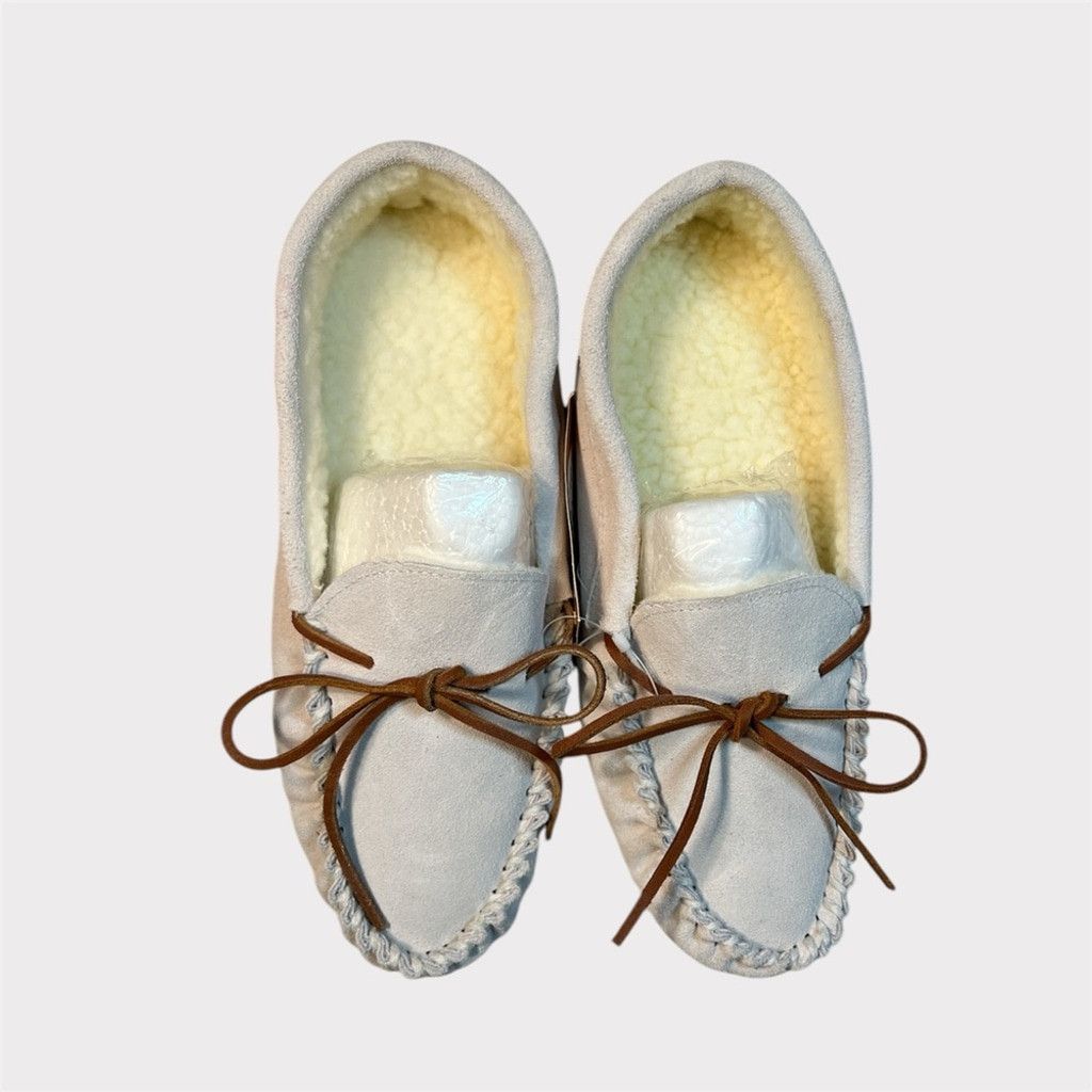 The Unbranded Brand NEW Mens 6 VINTAGE Leather Moccasin Slippers Cream White NWT Size US 6 / IT 36 - 1 Thumbnail