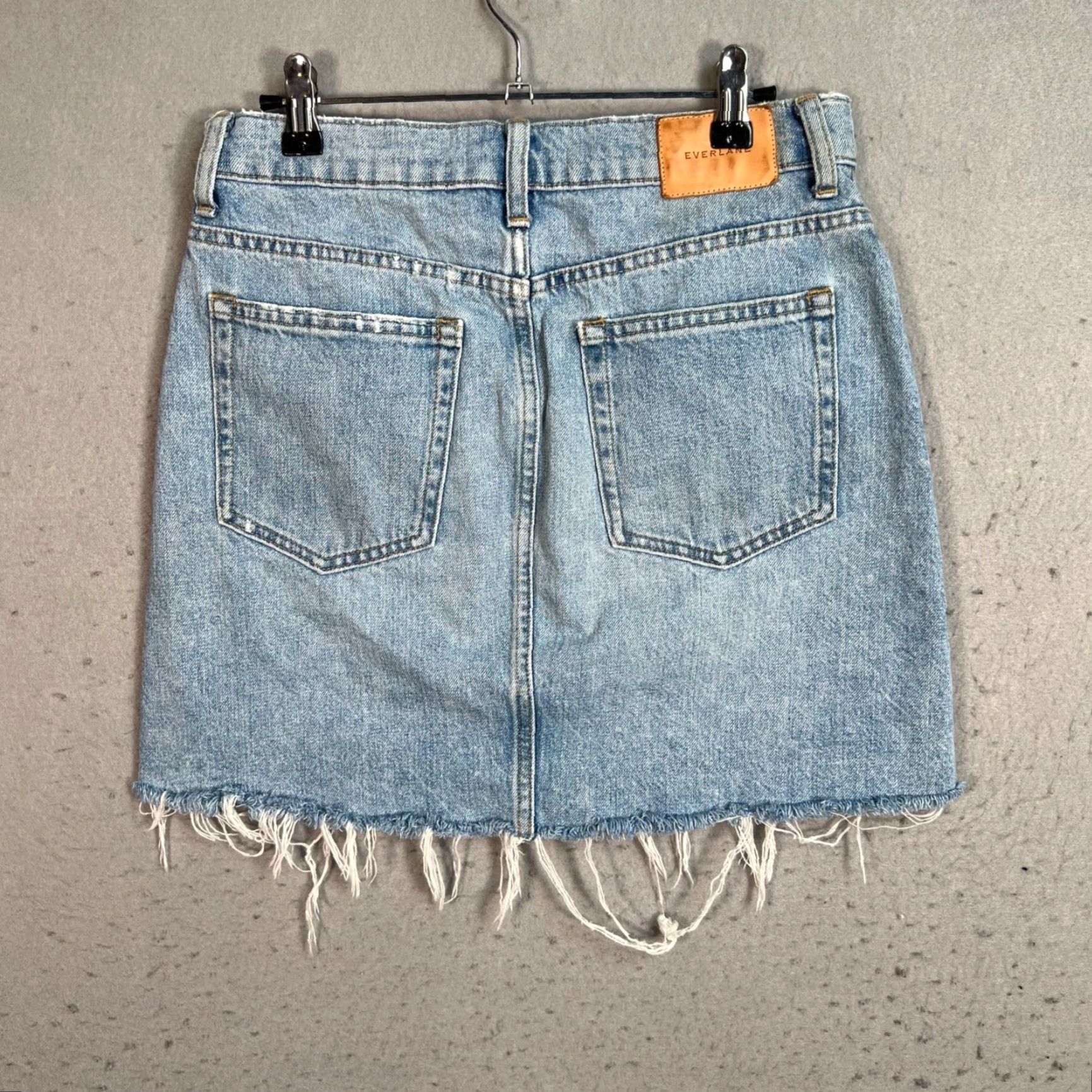 Everlane Everlane Denim Reconstructed Skirt Womens Size 27 Blue Frayed Hem Pockets Mini Short Casual Summer Spring Fall Size 27" / US 4 / IT 40 - 2 Thumbnail